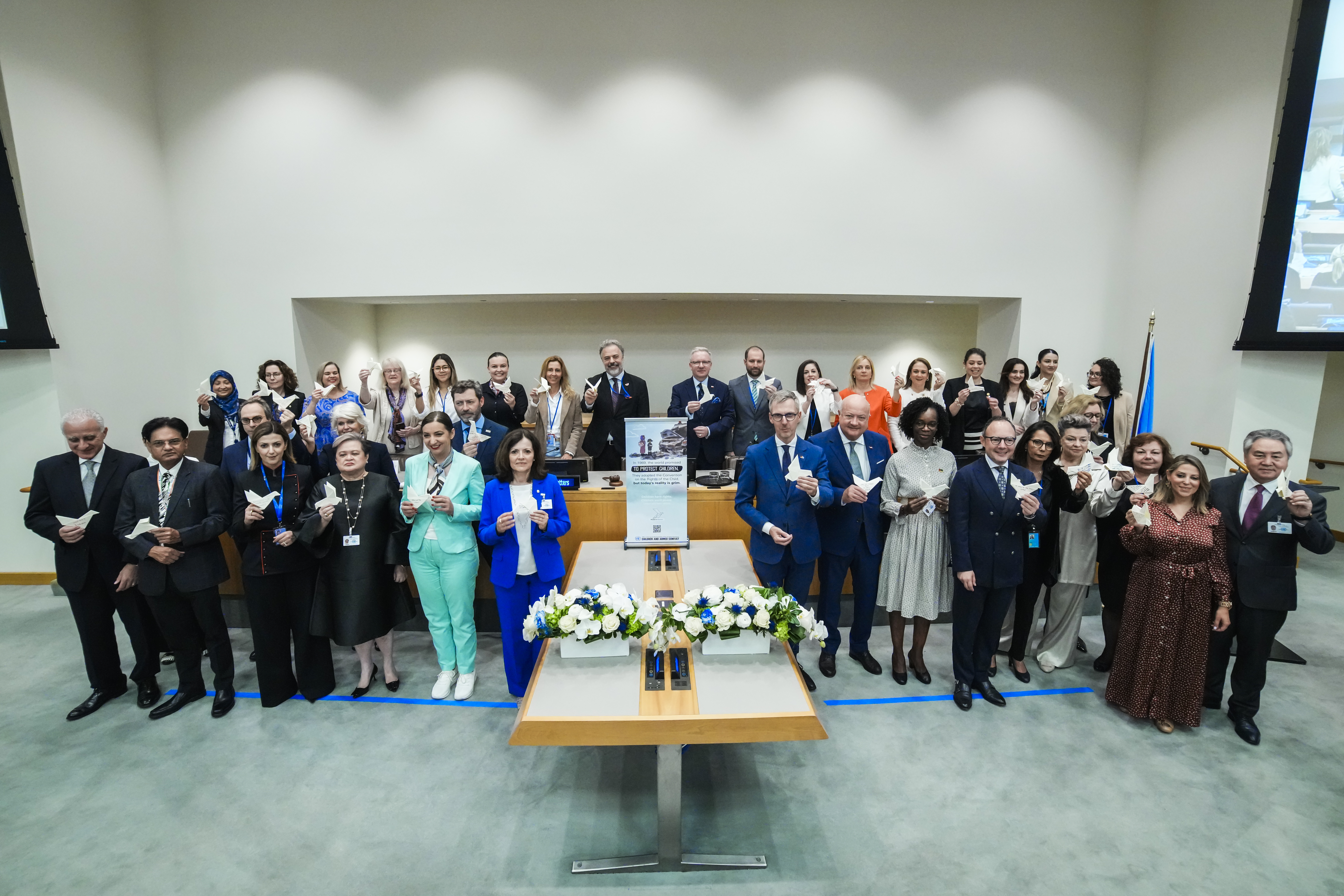 Els representats dels països compromesos amb la protecció de les nenes i dels nens a l'esdeveniment de les Nacions Unides.