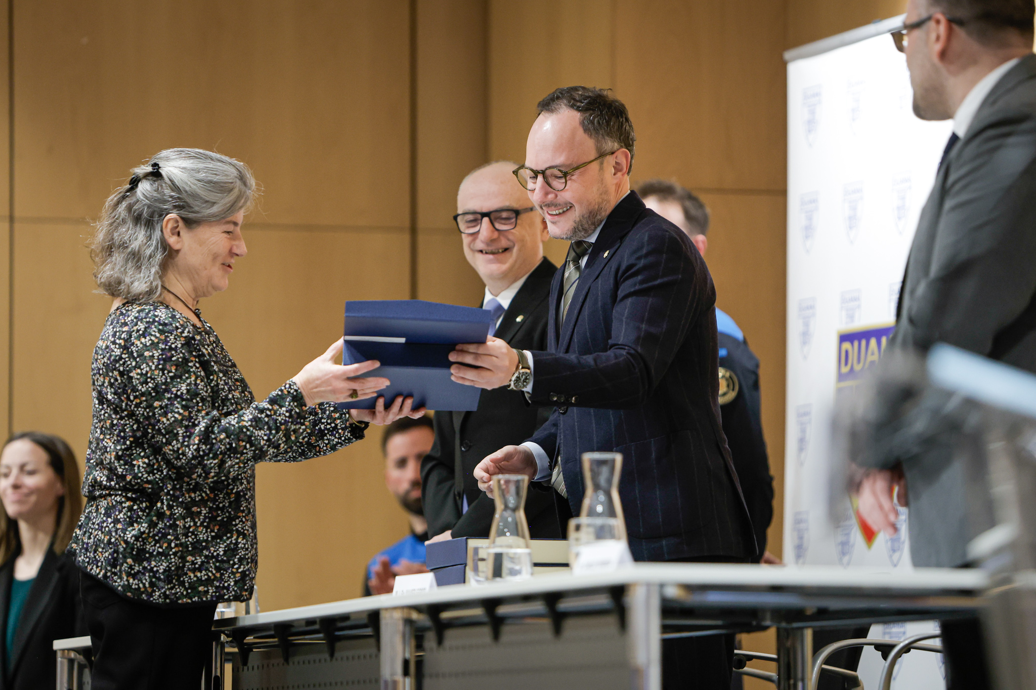 Reconeixement dels duaners jubilats a la celebració del Dia internacional del Cos de Duana
