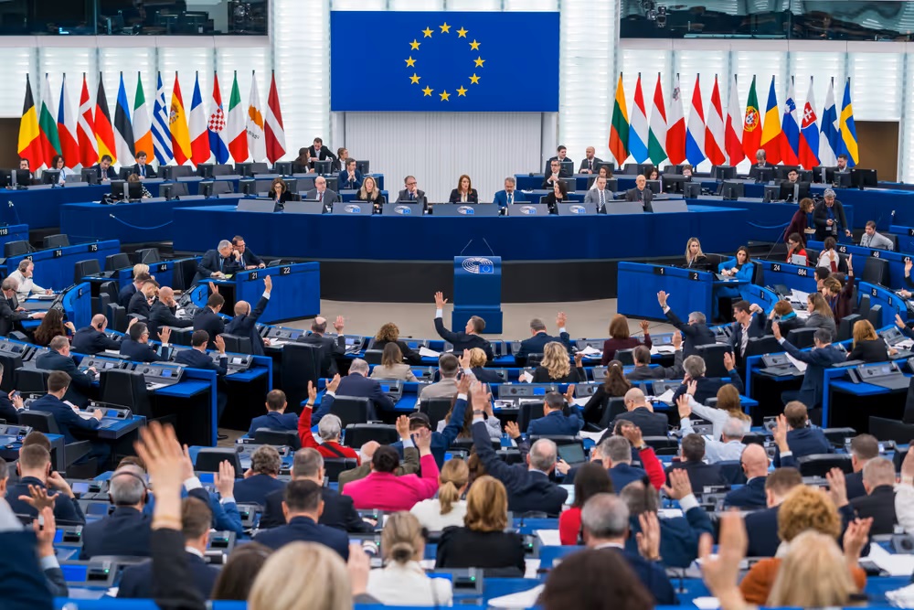 El Parlament Europeu aprova per àmplia majoria l’informe intermedi ...