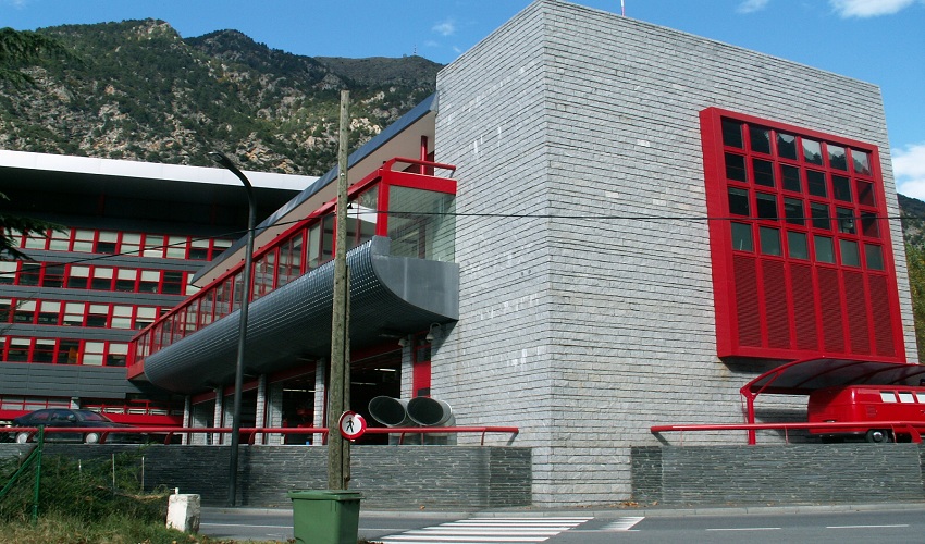 Parc bombers Santa Coloma (entrada)