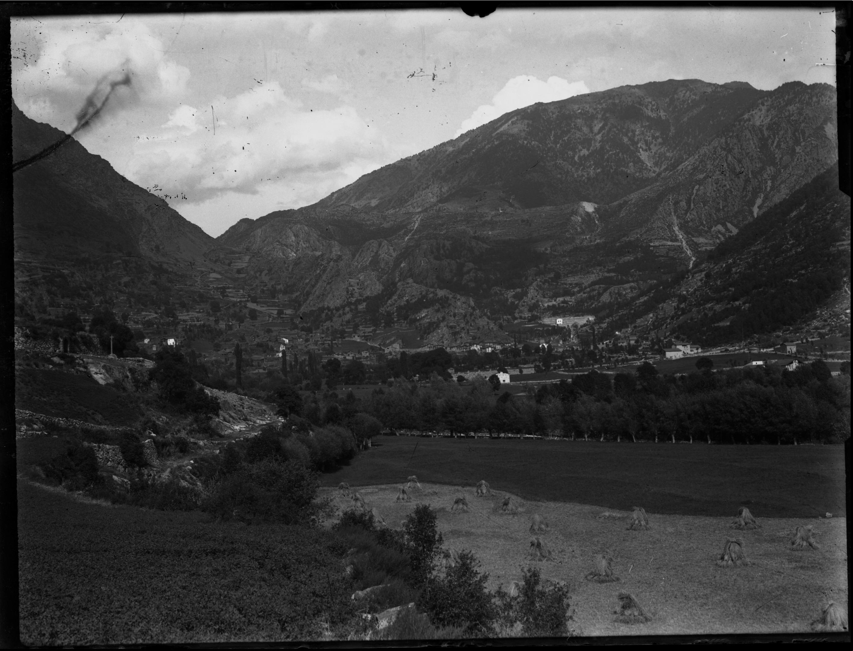 FGP-208: Vista dels prats de la part de vora del riu d'Andorra la Vella
