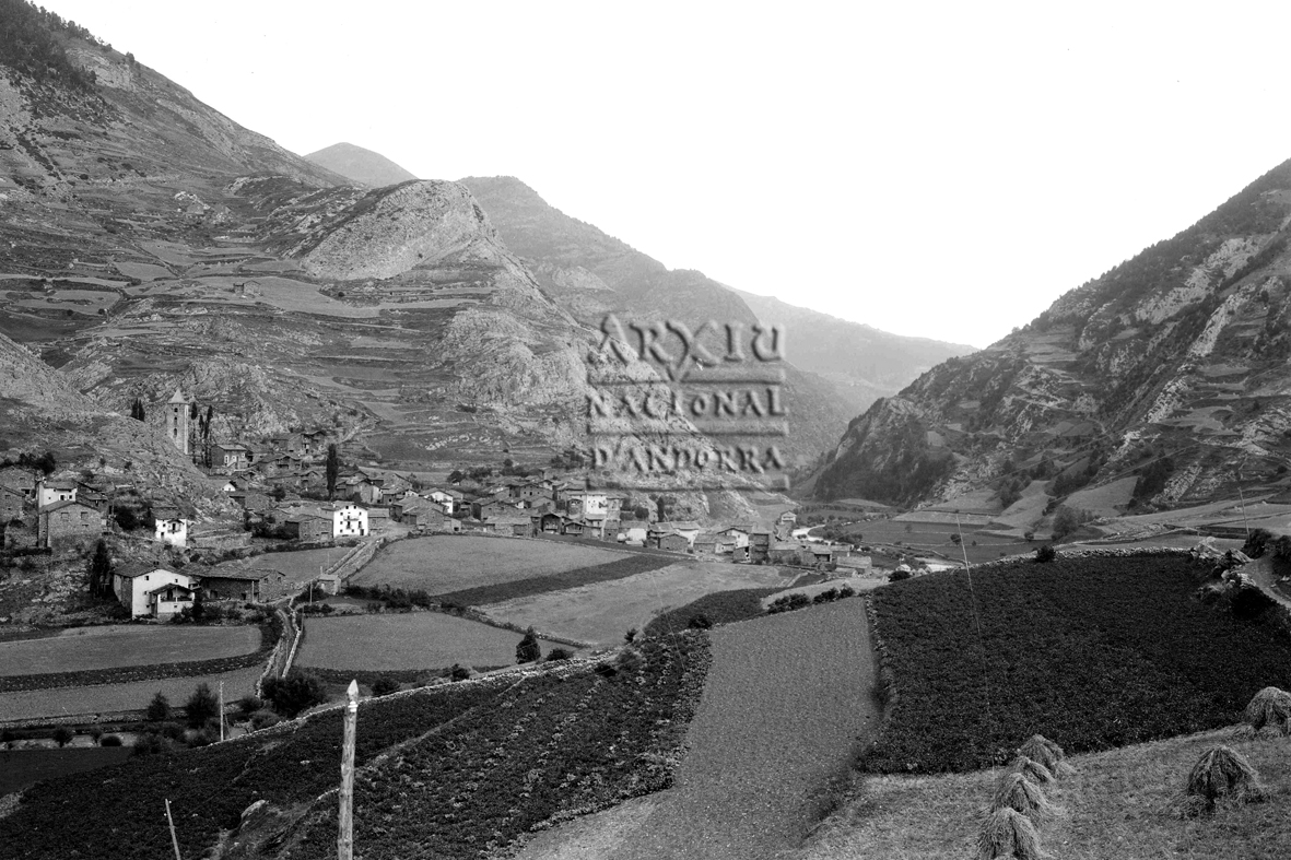 49-FBUI: Vista general del poble de Canillo