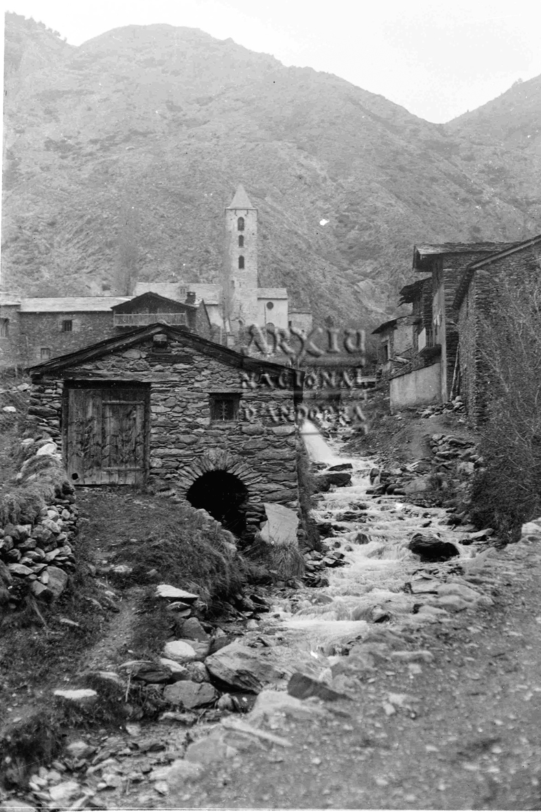 53-FBUI: Vista parcial de Canillo amb el riu de Montaup