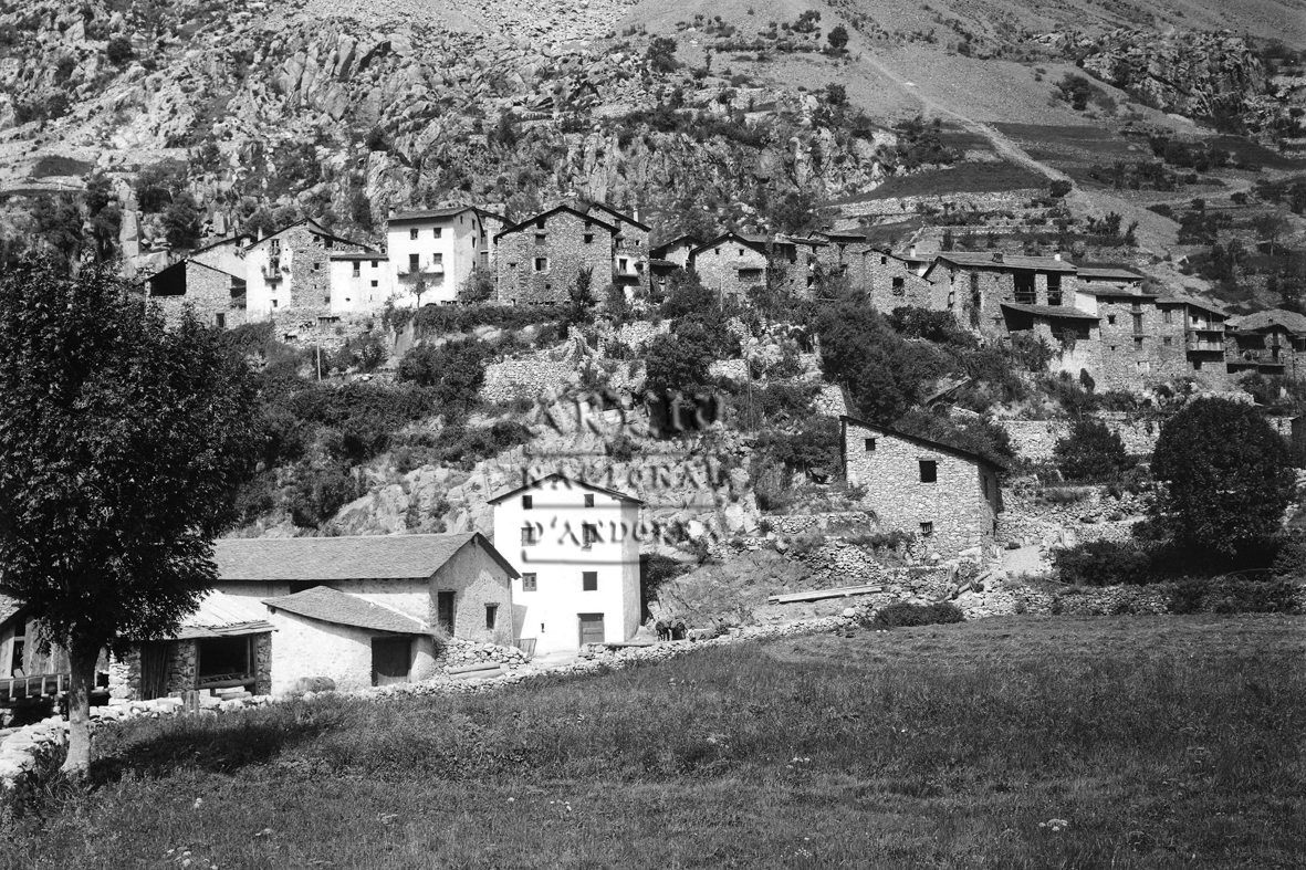 77-FBUI: Vista frontal del barri del Pui d’Andorra la Vella