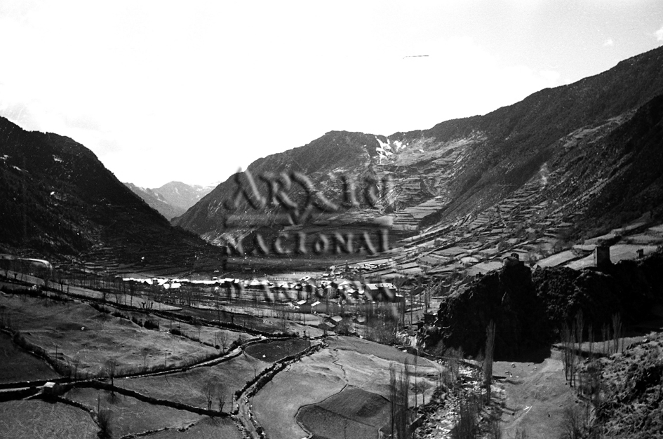 FL 049: Vista general, nord-sud, de la vall d’Encamp