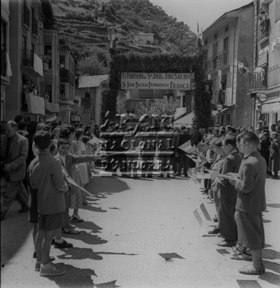 FJR_253: Sant Julià de Lòria espera la comitiva del delegat permanent