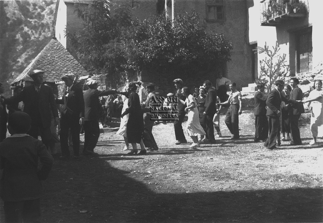 0030-CR: Ball a la plaça d'Ordino