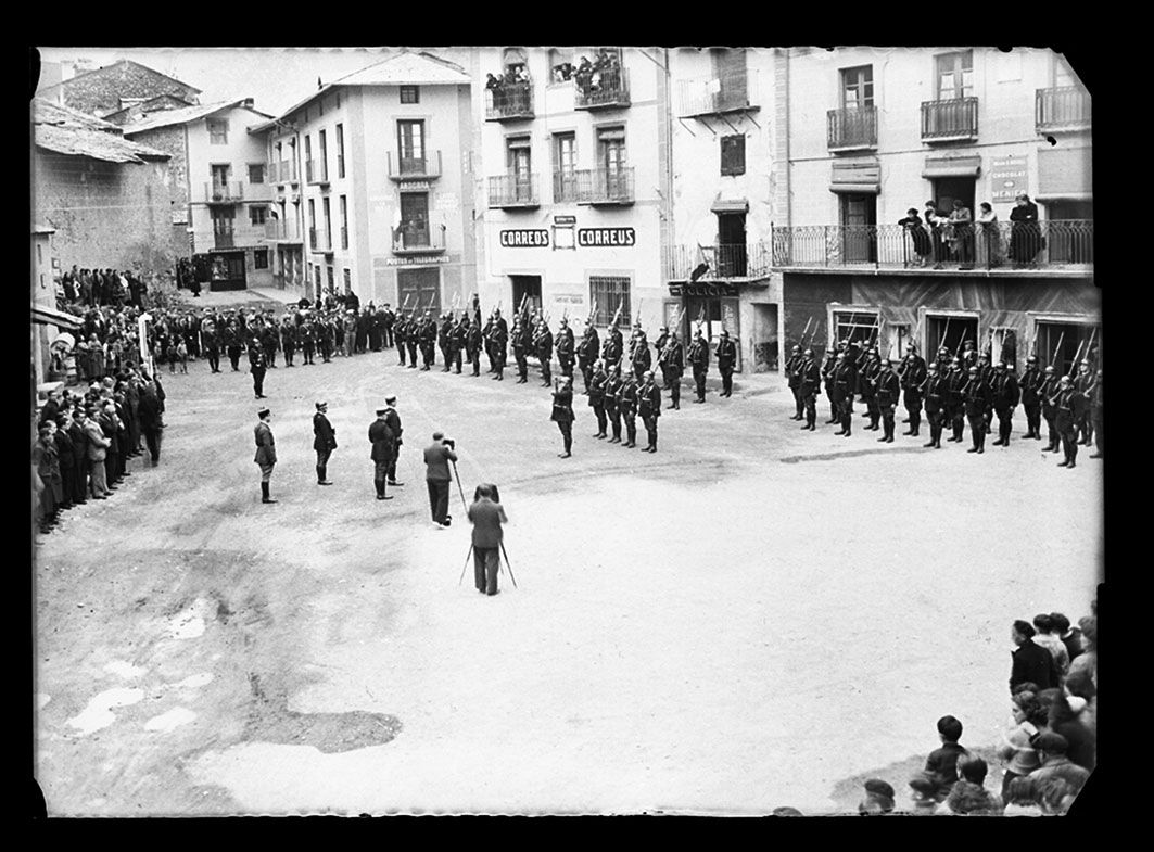 NC_0009: Instantània de l’arribada o sortida de la Gendarmeria francesa, en el període de la Guerra Civil Espanyola