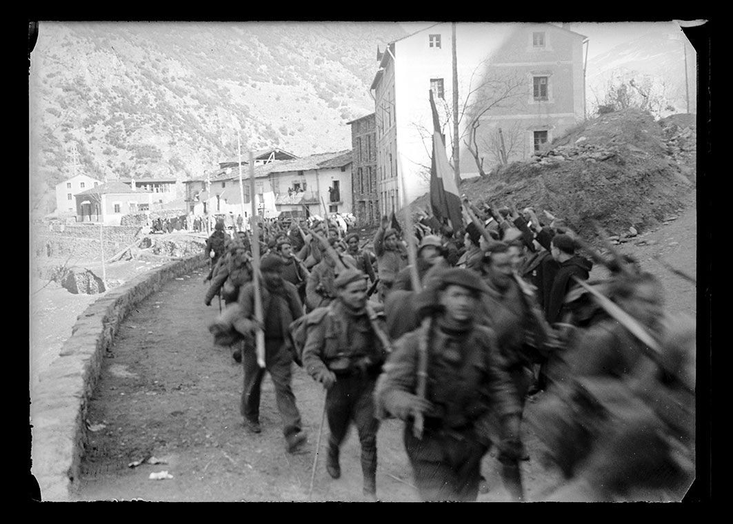 NC_0016: Instantània de la desfilada de l’exèrcit espanyol