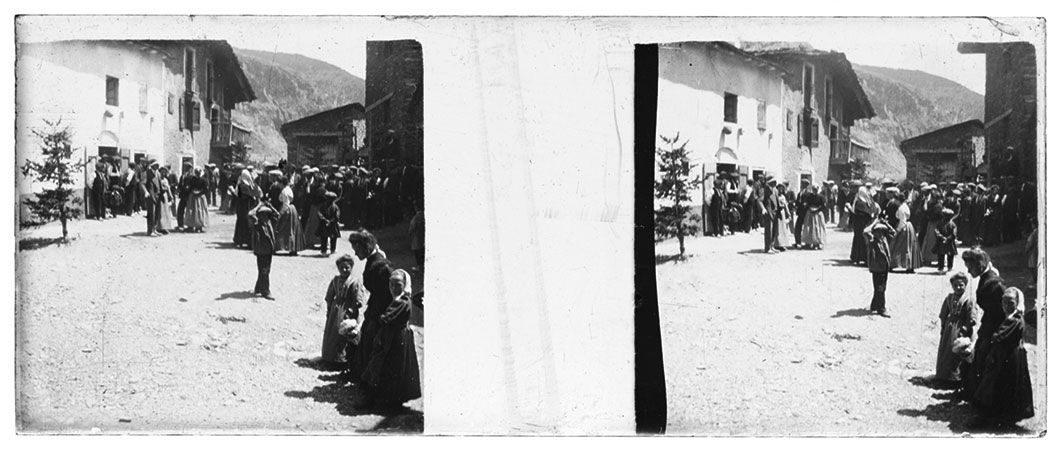 FBUI_0006: Instantànies d’un ball a la plaça de Canillo