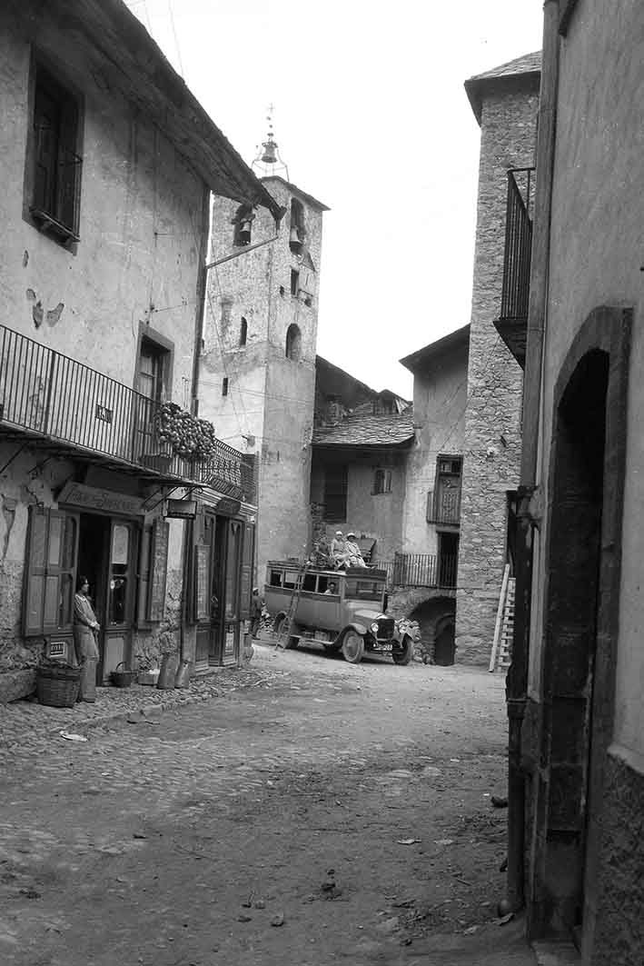 FBUI_105: La plaça de l’antiga església d’Escaldes-Engordany