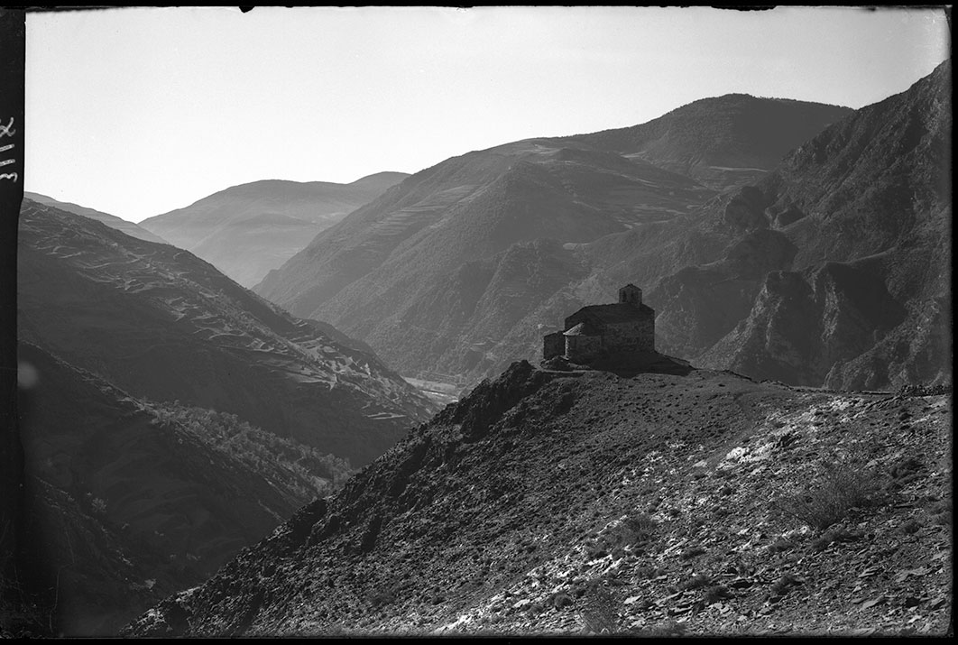 FGP_0240: Vista general i nord-sud de l’església de Sant Serni de Nagol