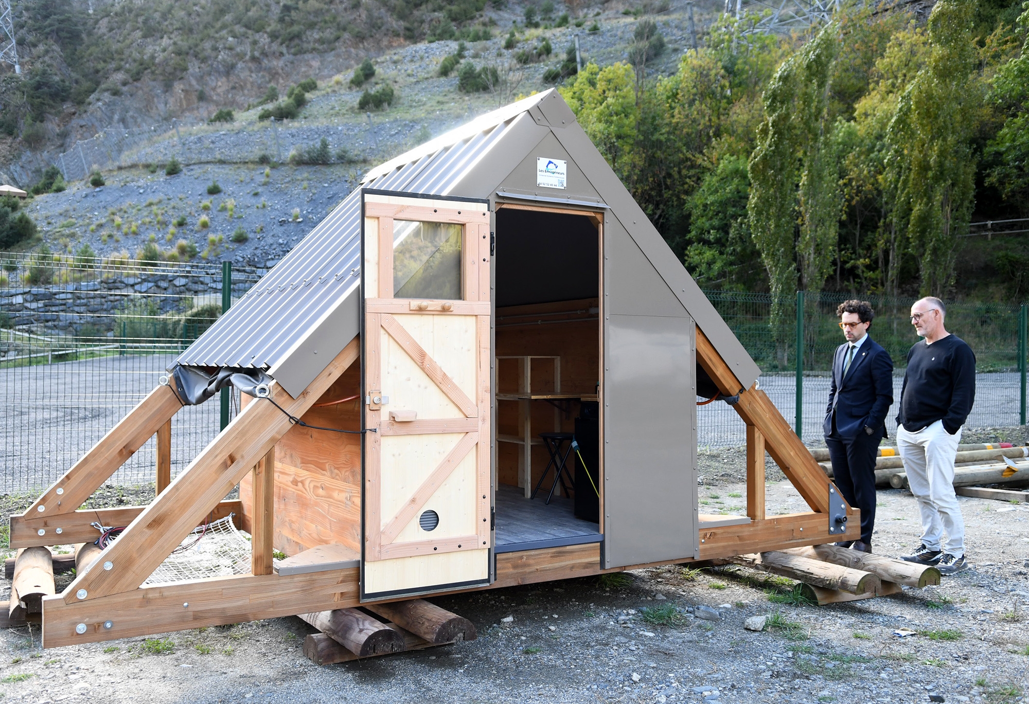 Agricultura adquireix una cabana heliportable per donar comoditat i confort al vaquer de la Vall del Madriu-Perafita-Claror