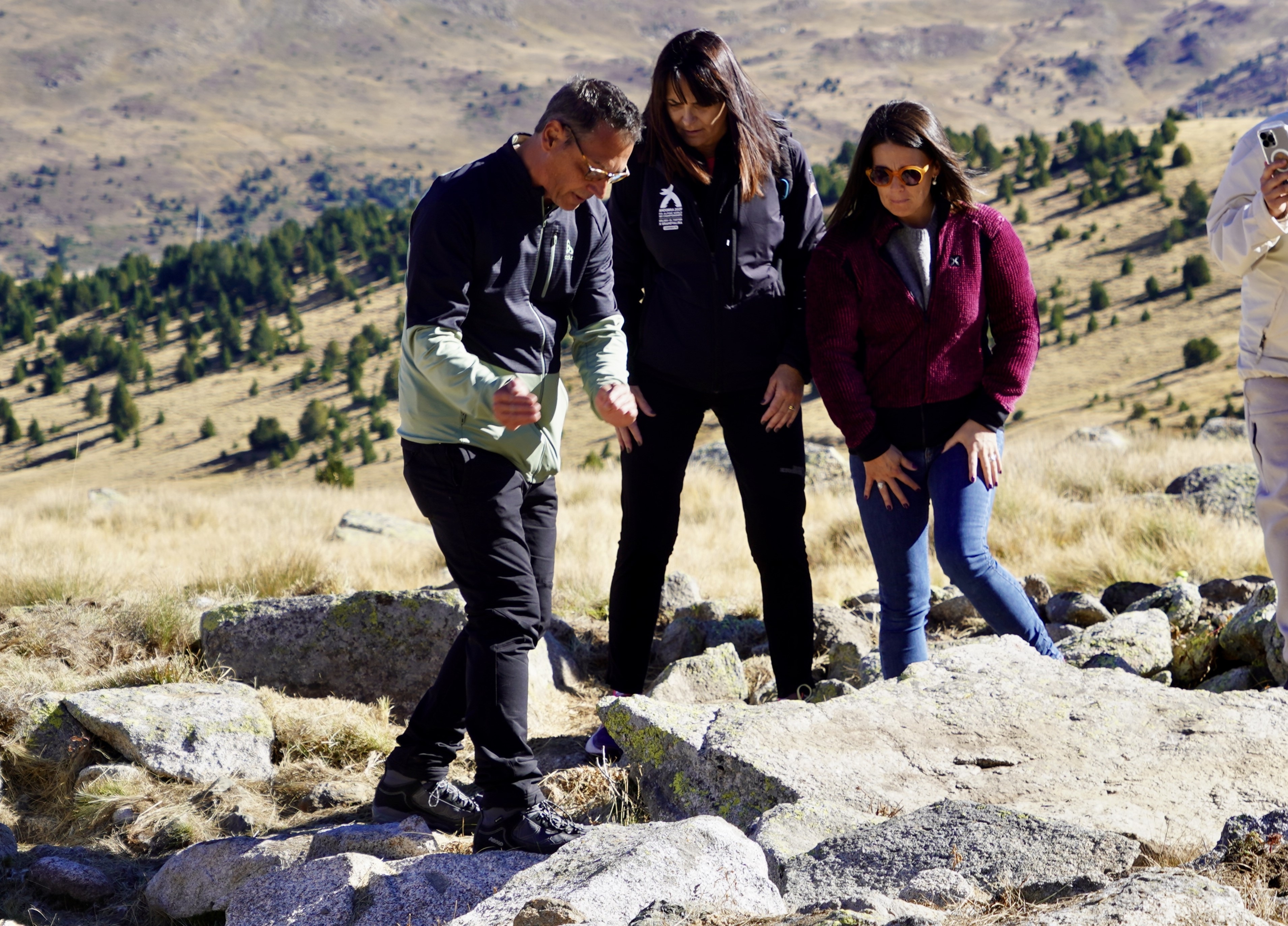 S’enceta la intervenció arqueològica al primer dolmen documentat a Andorra situat al Cubil i datat del 2200 aC