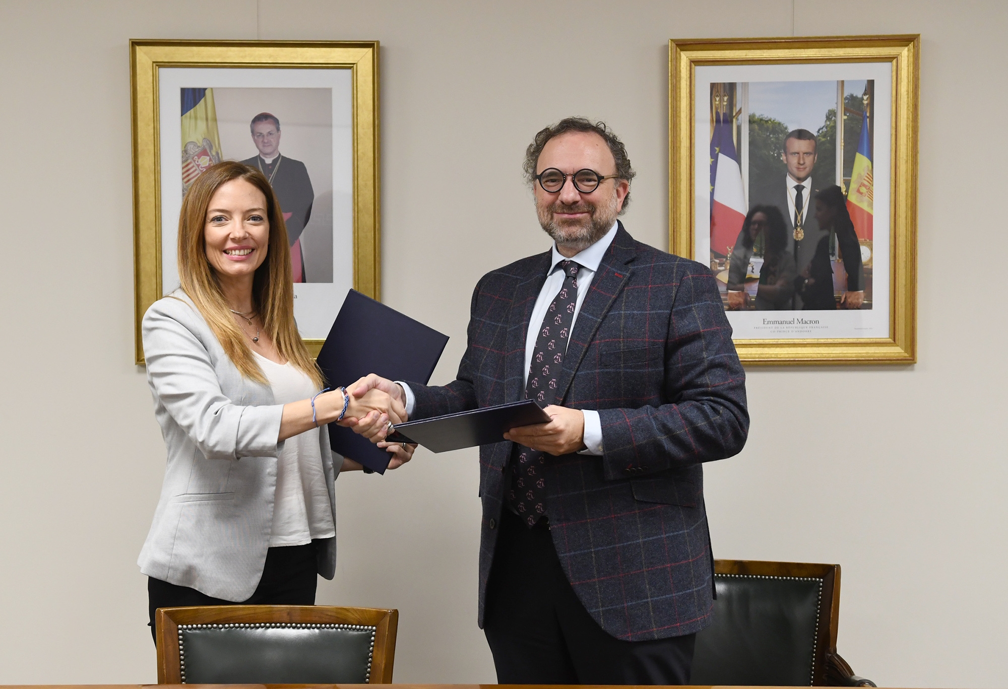 El Ministeri de Salut i la Universitat d’Andorra amplien el conveni de col·laboració per tal d’oferir formacions en salut mental als cossos especials