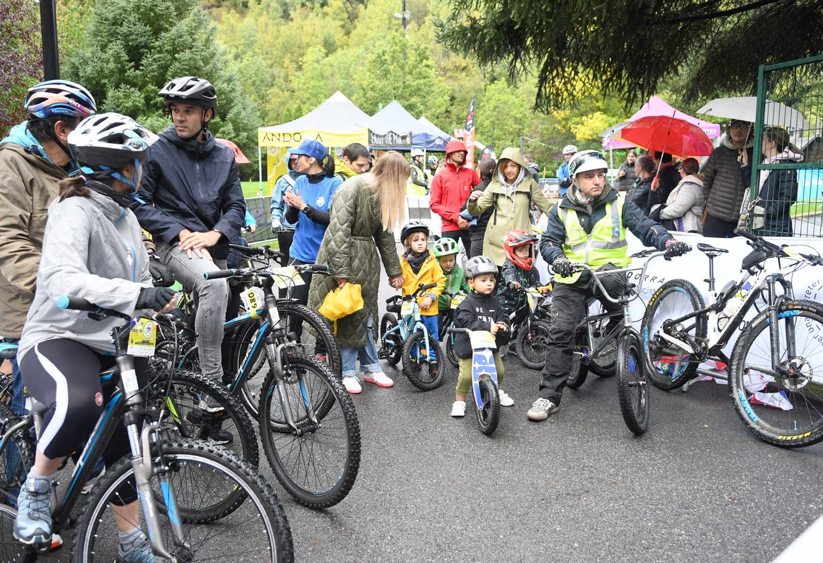 Més de mil infants prenen part de les jornades de mobilitat sostenible i seguretat ciclista ‘Aprèn a rodar’