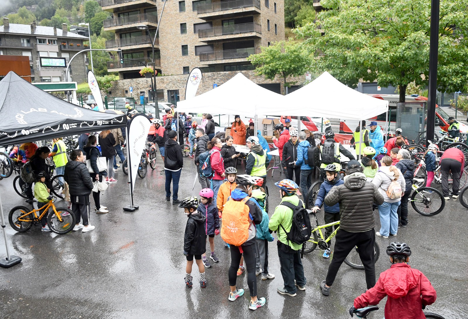 Més de mil infants prenen part de les jornades de mobilitat sostenible i seguretat ciclista ‘Aprèn a rodar’