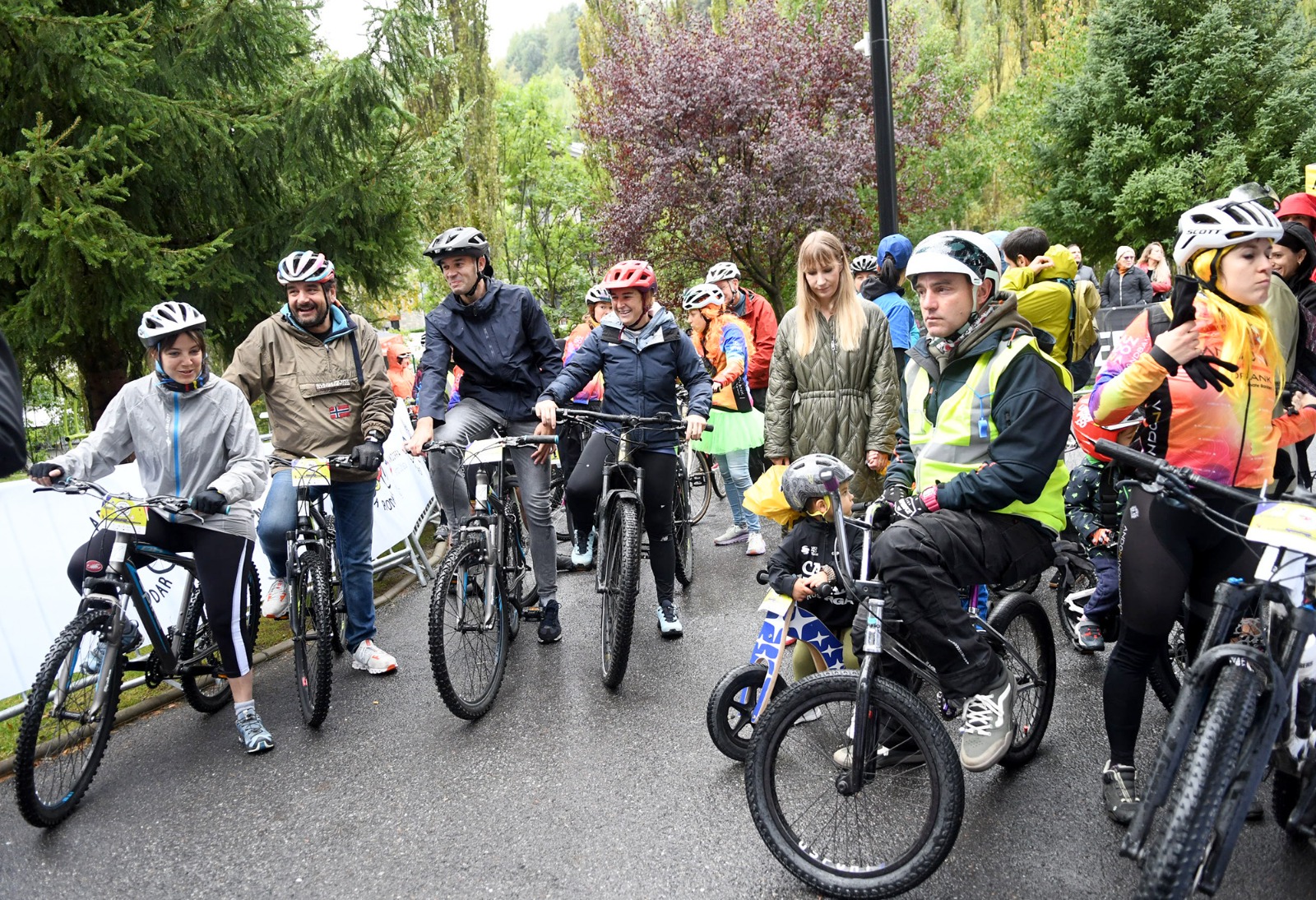Més de mil infants prenen part de les jornades de mobilitat sostenible i seguretat ciclista ‘Aprèn a rodar’