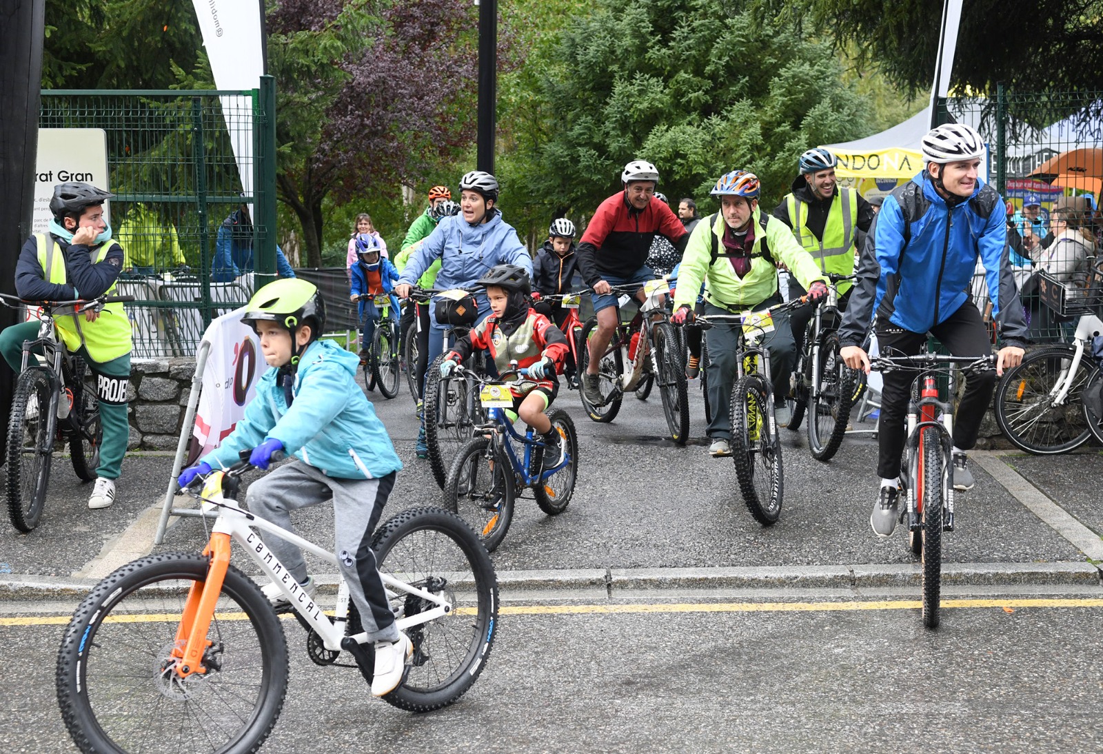 Més de mil infants prenen part de les jornades de mobilitat sostenible i seguretat ciclista ‘Aprèn a rodar’