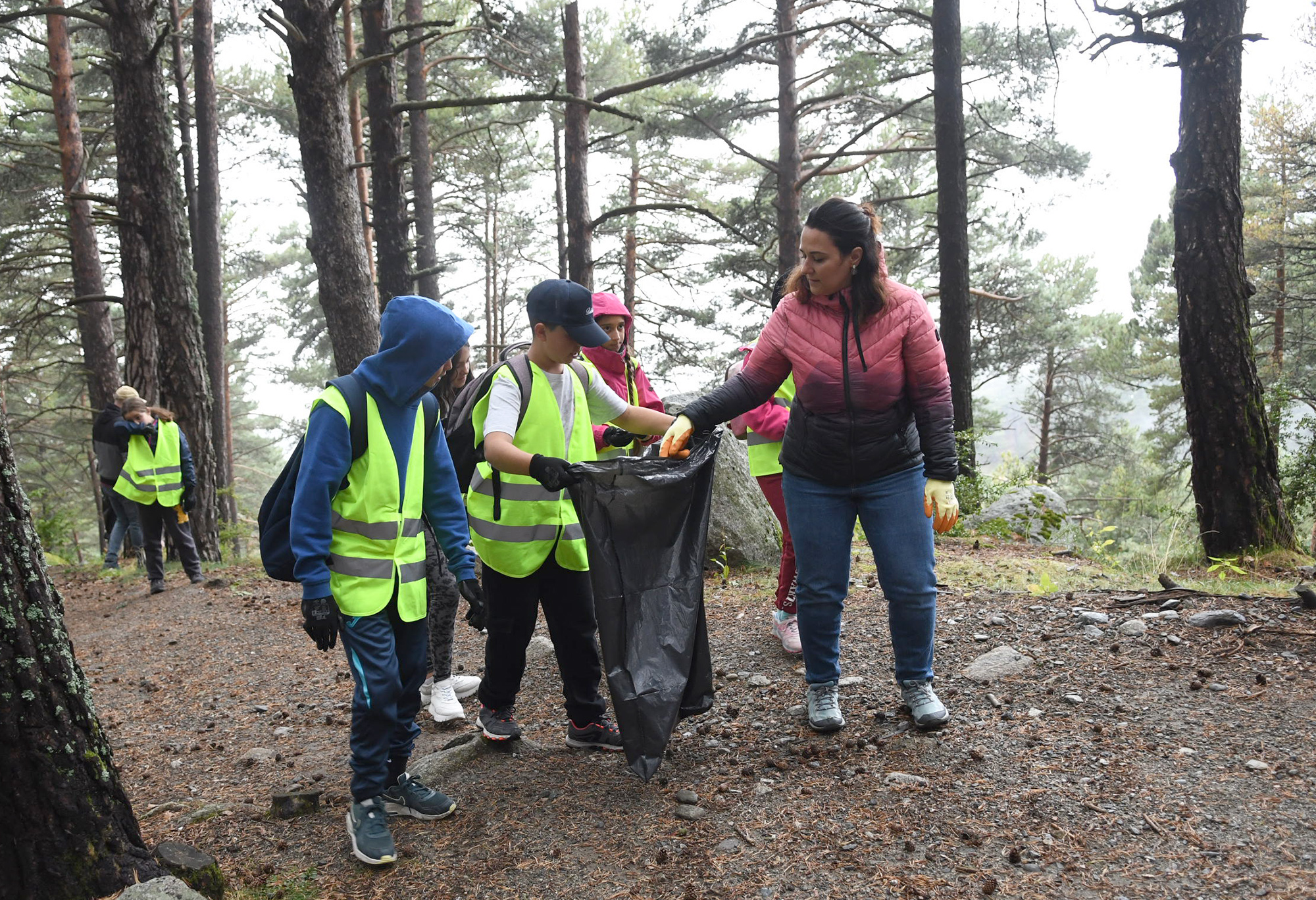 Més de 1.700 alumnes participen en la campanya de recollida de residus a la natura