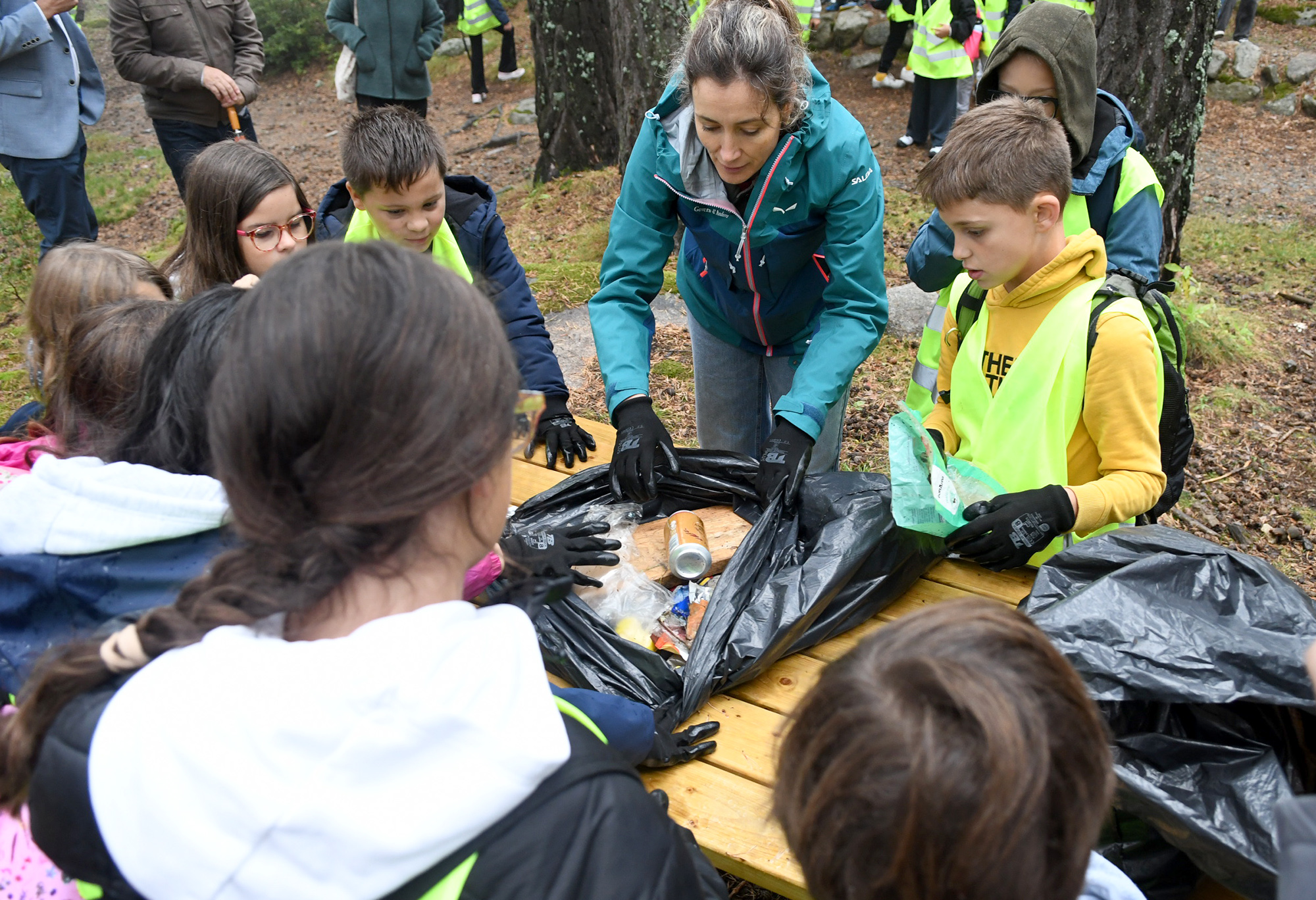 Més de 1.700 alumnes participen en la campanya de recollida de residus a la natura