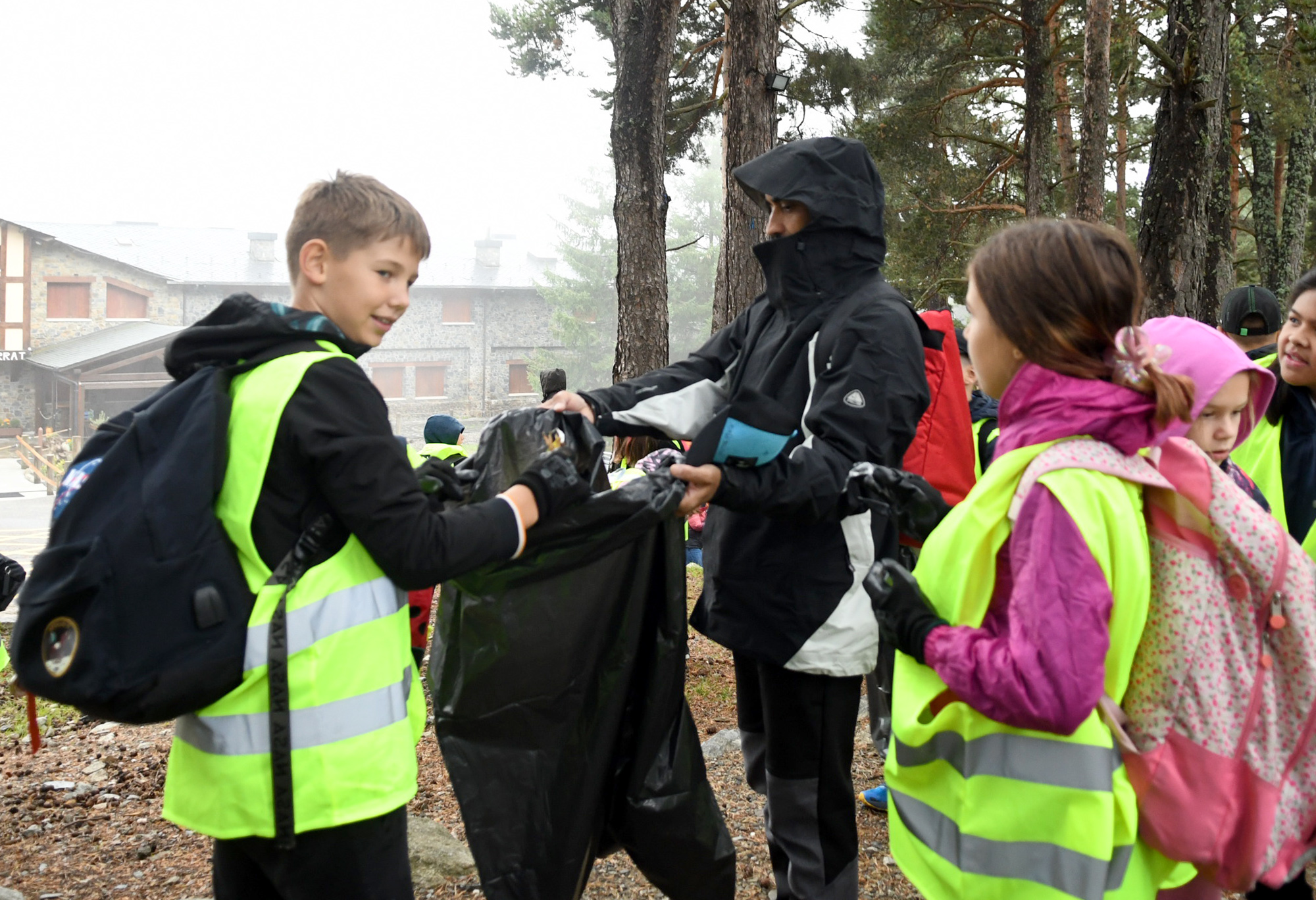 Més de 1.700 alumnes participen en la campanya de recollida de residus a la natura