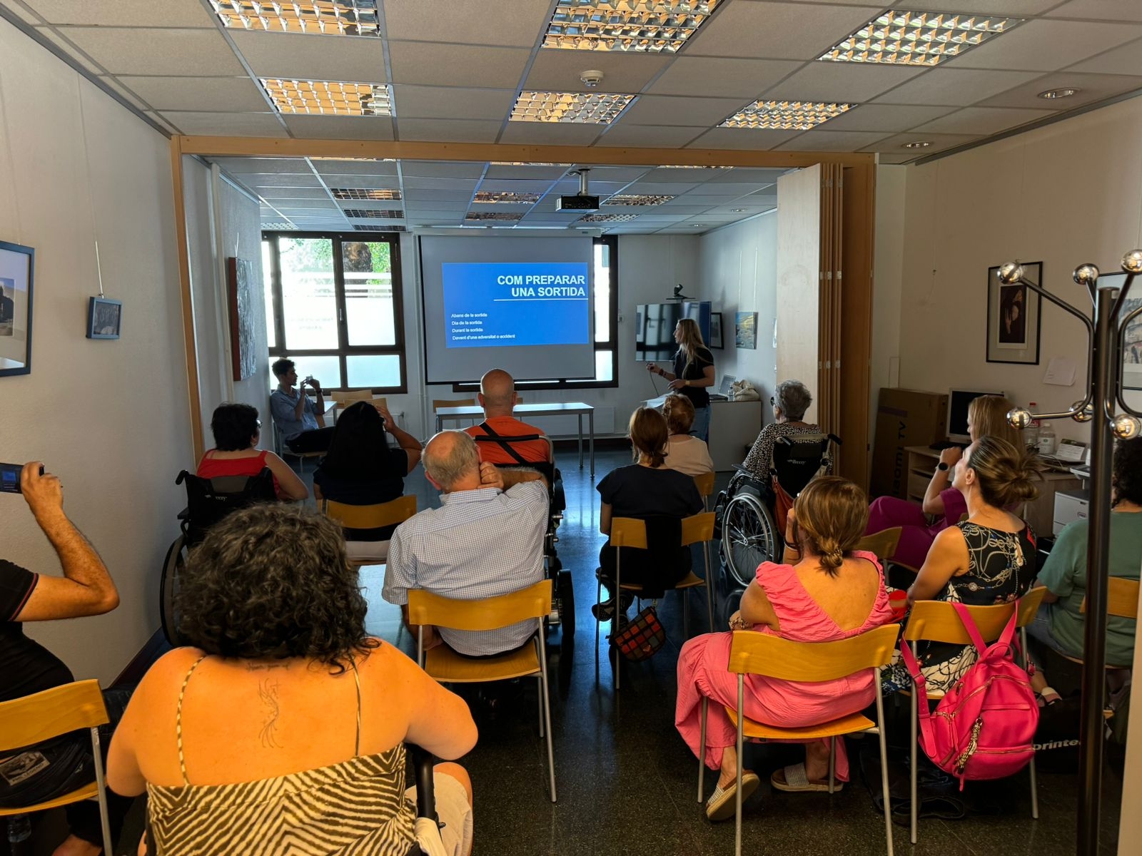 Protecció Civil organitza una xerrada centrada en pautes i recomanacions d’autoprotecció durant l’estiu per al col·lectiu de persones amb discapacitat física