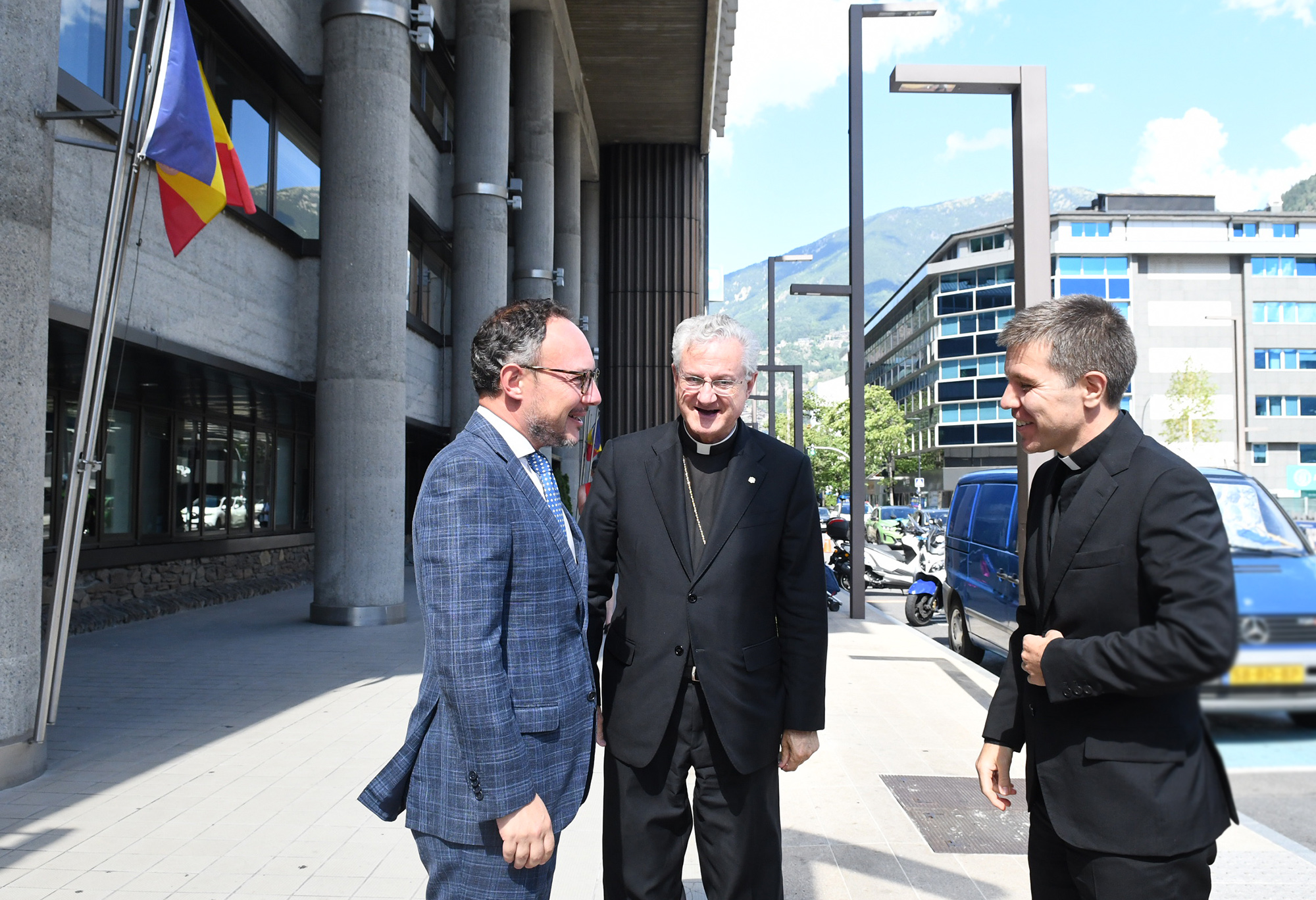 El cap de Govern, Xavier Espot, rep el nou bisbe coadjutor i futur Copríncep episcopal, Josep-Lluís Serrano