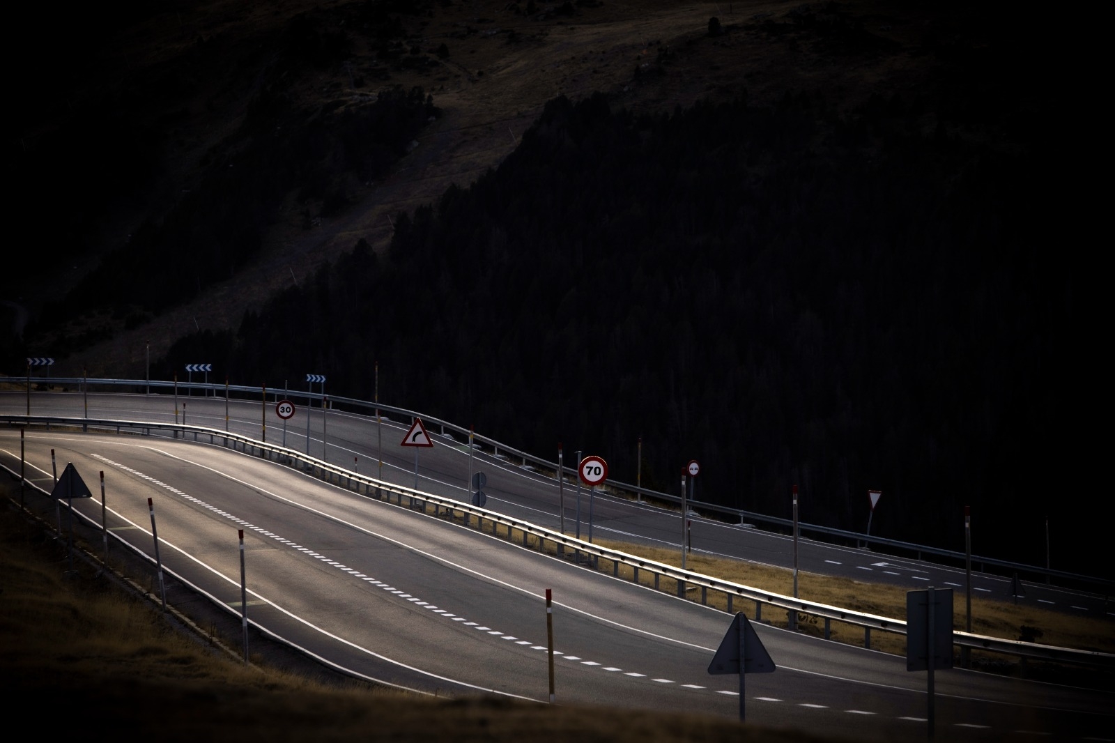 El Govern destinarà 3 milions d’euros a nova pavimentació i reforç de les calçades de les carreteres generals i secundàries i carrers