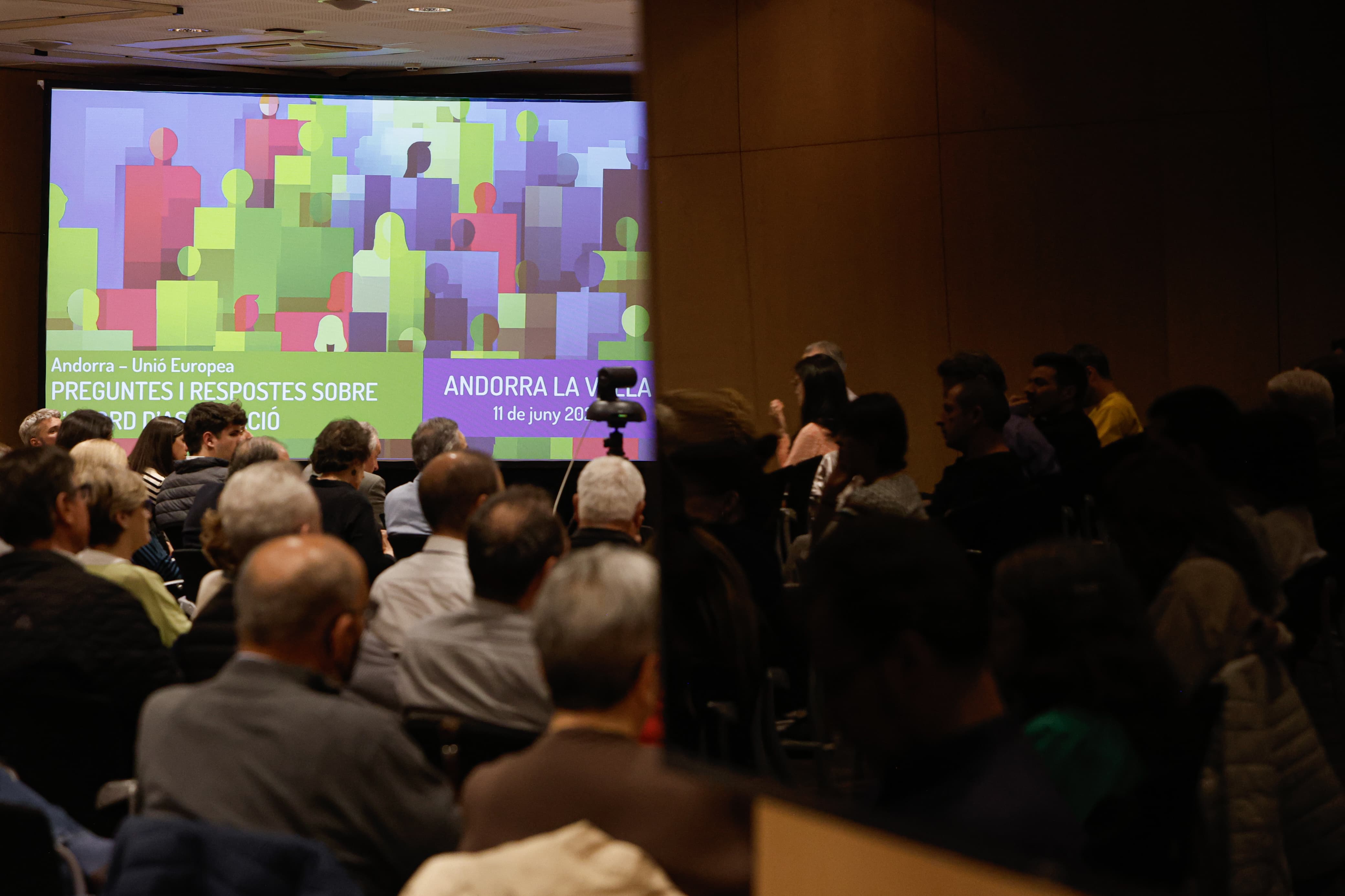 Les reunions de poble sobre l’Acord d’associació amb la UE apleguen un miler de persones