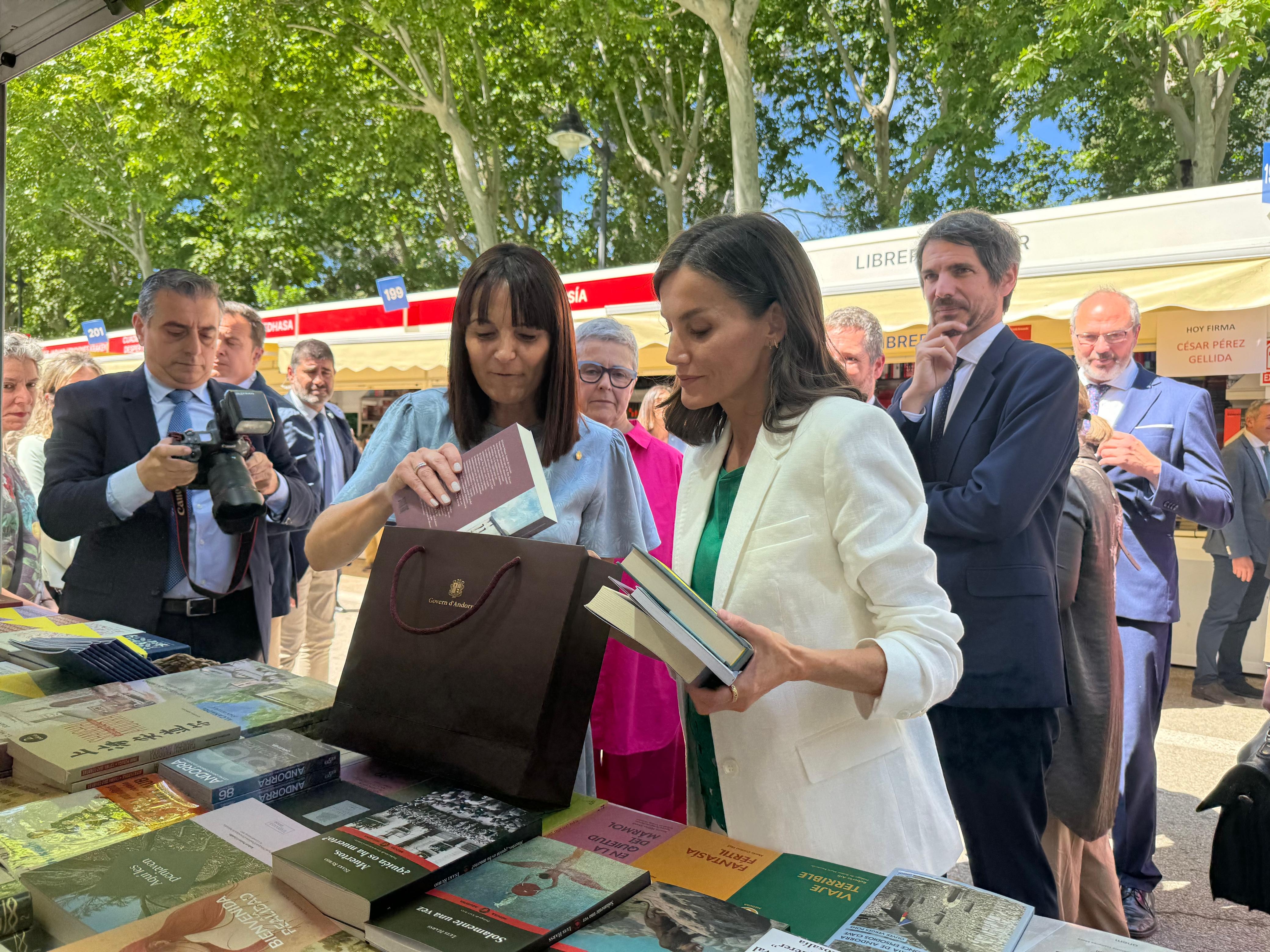 La ministra Mònica Bonell participa en la inauguració de la Feria del Libro de Madrid amb un estand d’Andorra