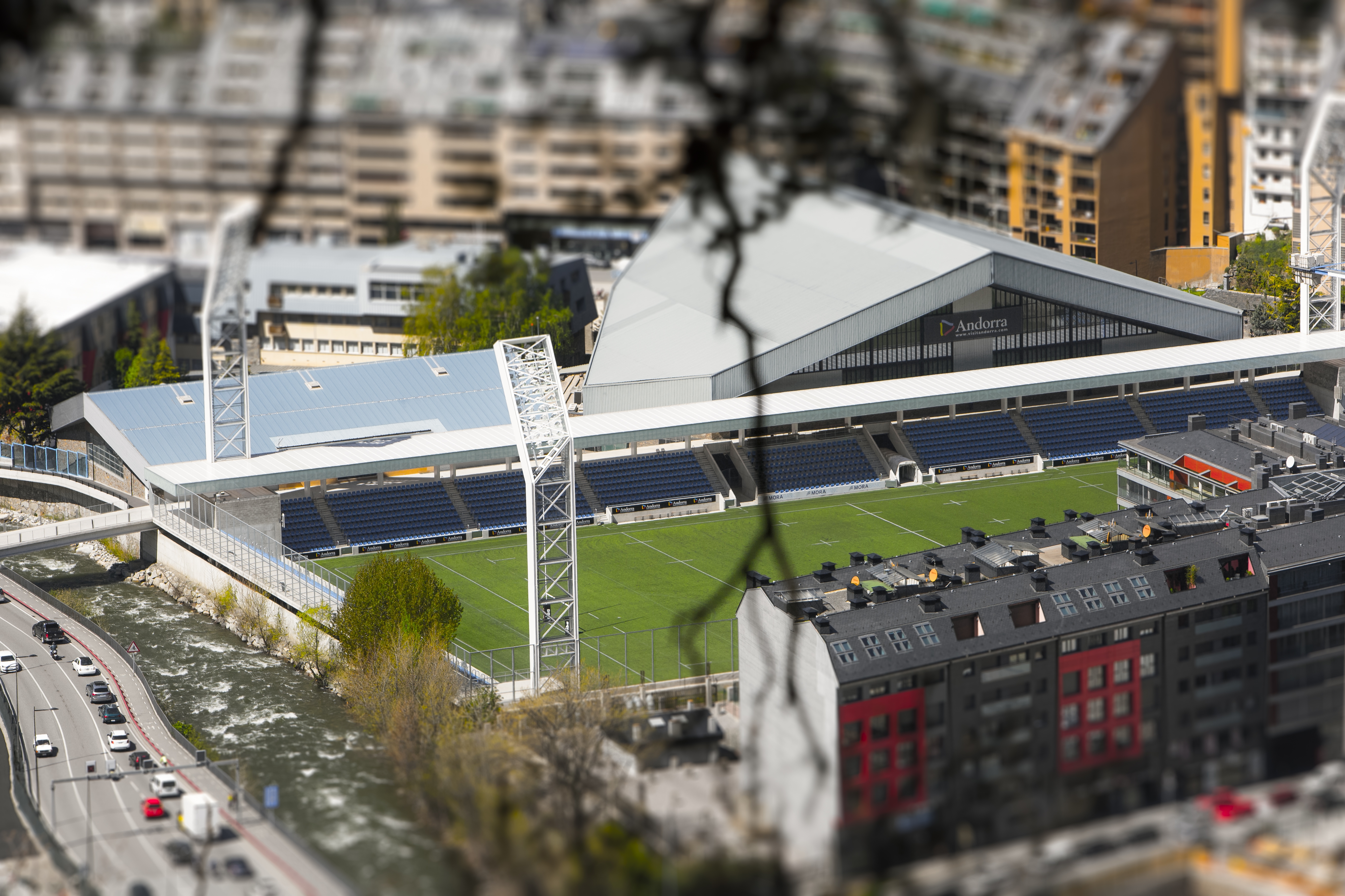 Es liciten els treballs del canvi de gespa de l’Estadi Nacional