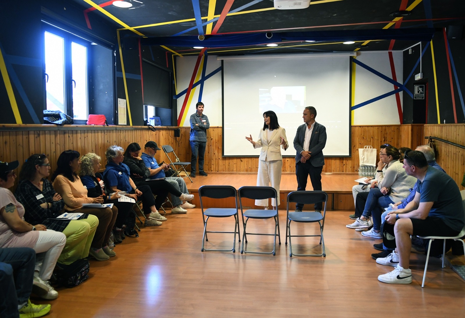 Una seixantena de voluntaris de Govern inicien la temporada amb una trobada formativa a la casa de colònies d’AINA