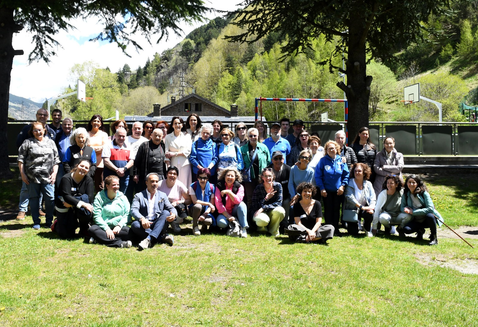 Una seixantena de voluntaris de Govern inicien la temporada amb una trobada formativa a la casa de colònies d’AINA