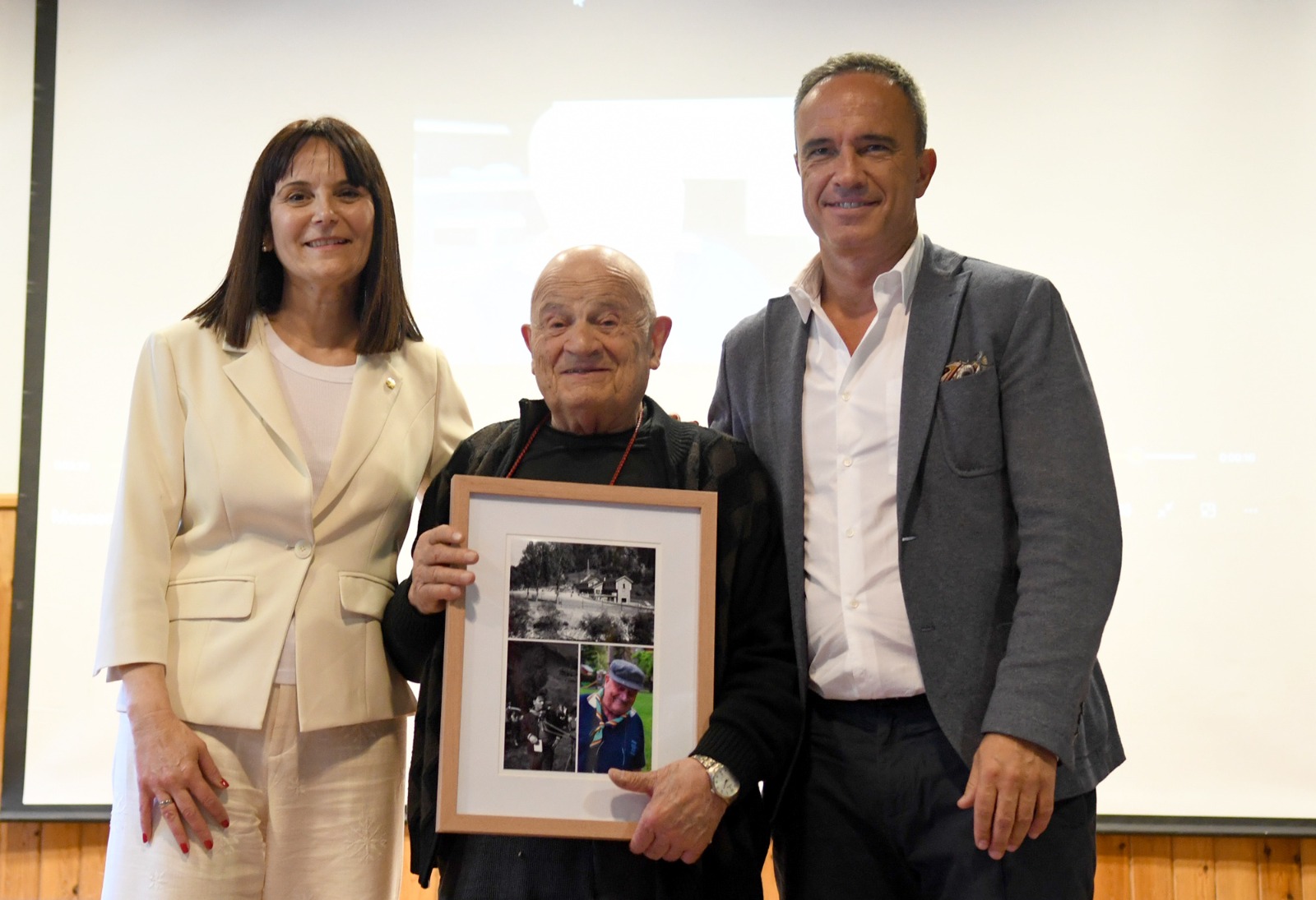 Una seixantena de voluntaris de Govern inicien la temporada amb una trobada formativa a la casa de colònies d’AINA