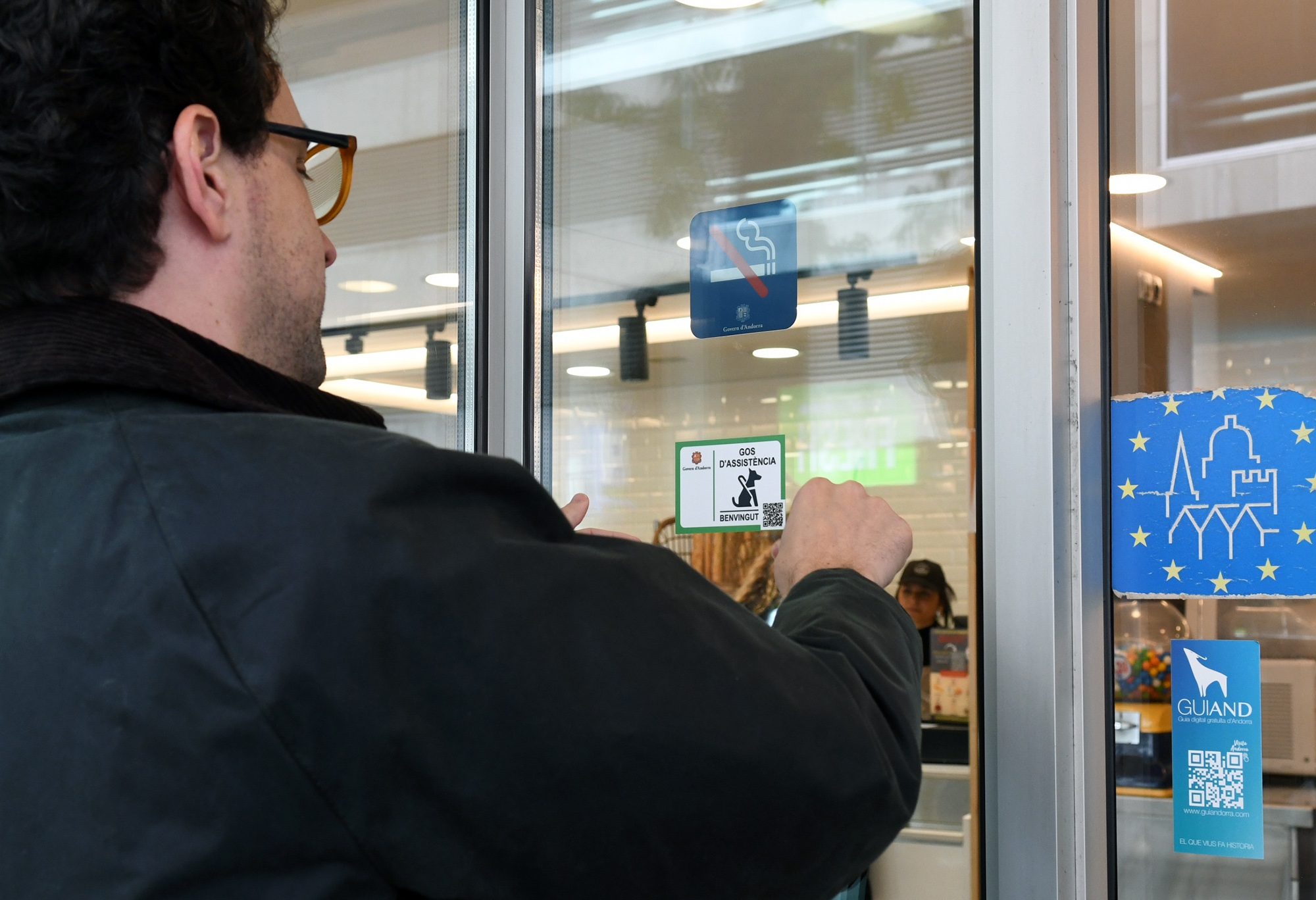 El Govern impulsa una campanya divulgativa sobre l’accés lliure de les persones amb discapacitat que requereixen el suport de gossos d’assistència