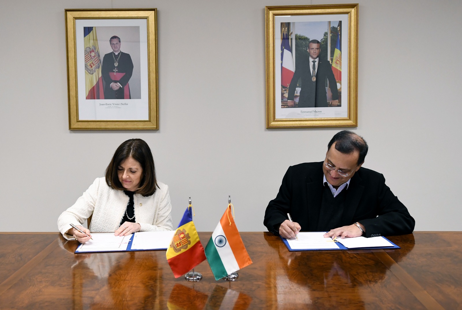 Andorra i Itàlia signen un acord per al reconeixement i homologació mutus dels permisos de conduir