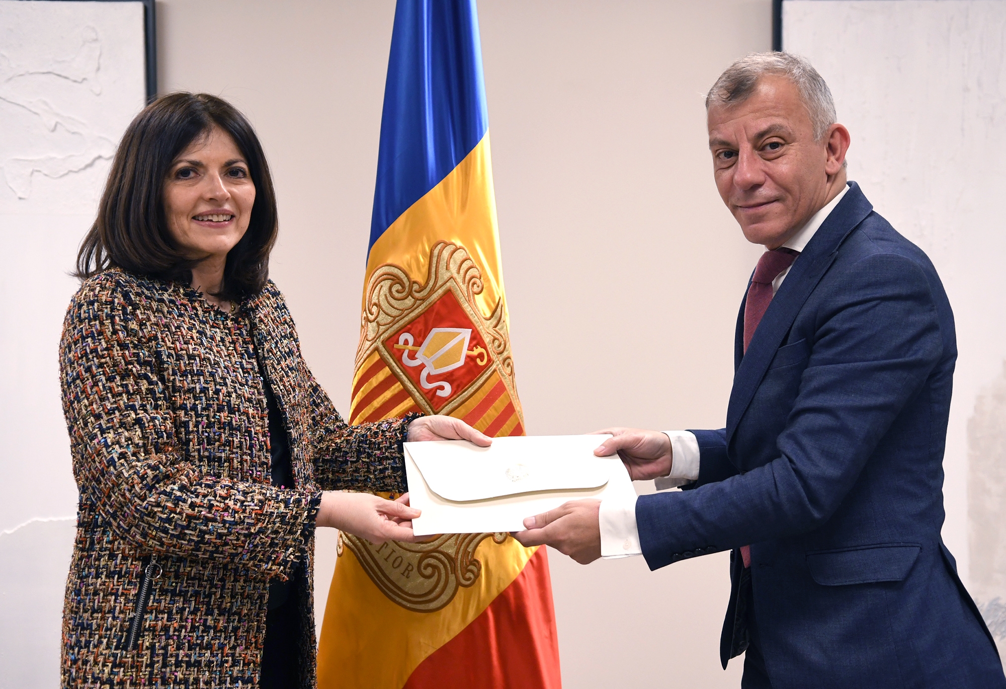 La ministra Tor rep les còpies d’estil de set ambaixadors acreditats a Andorra