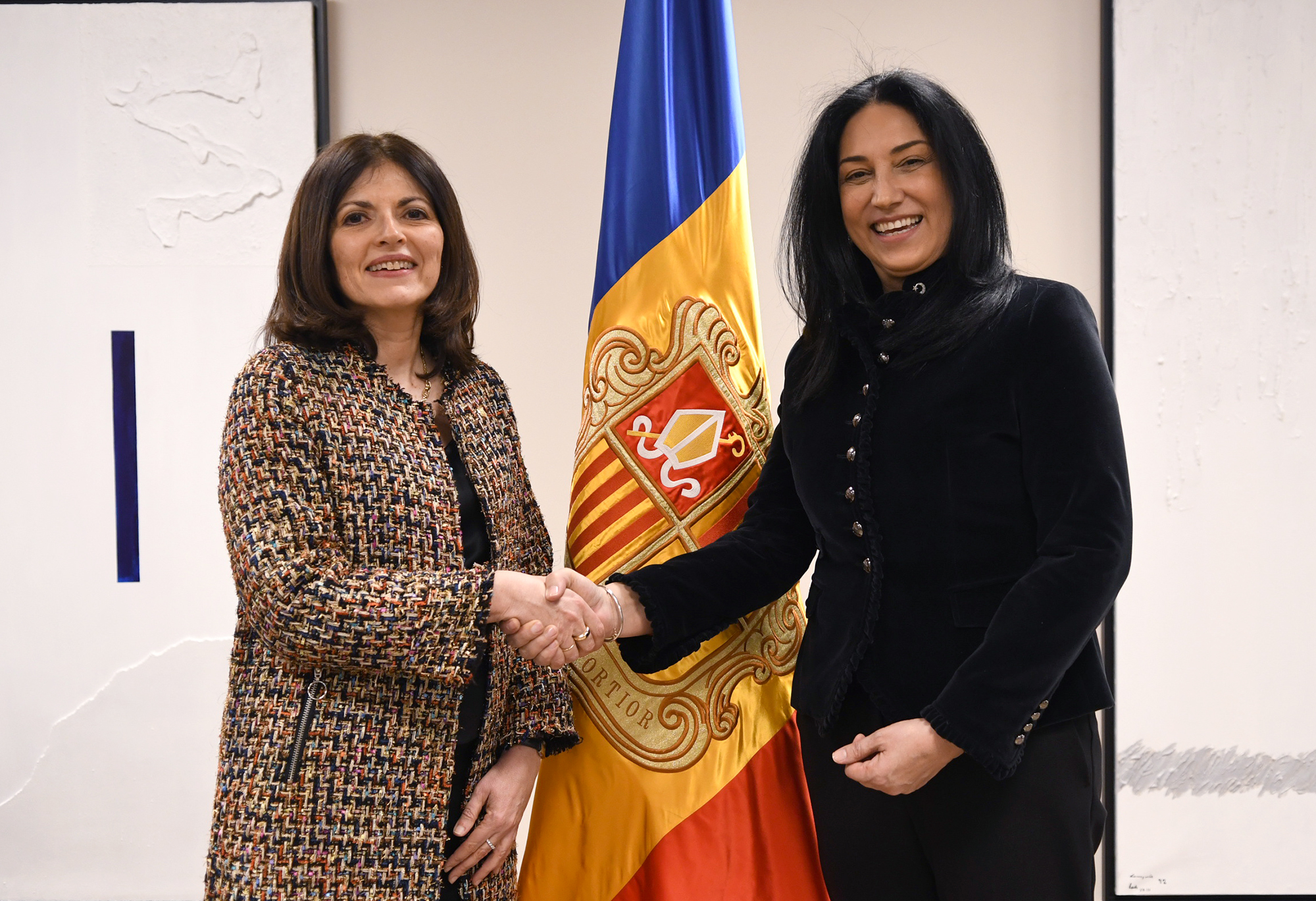 La ministra Tor rep les còpies d’estil de set ambaixadors acreditats a Andorra