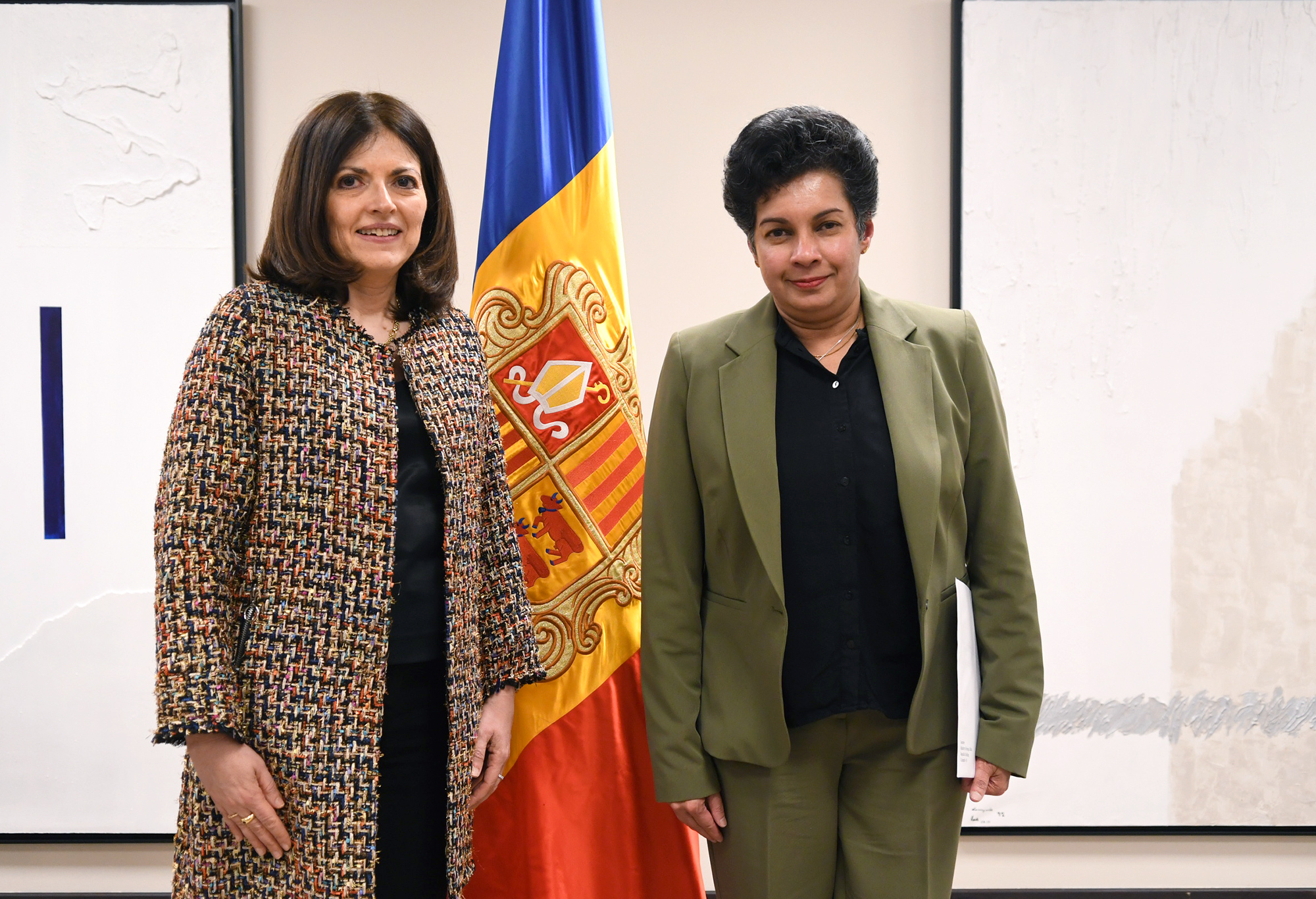 La ministra Tor rep les còpies d’estil de set ambaixadors acreditats a Andorra