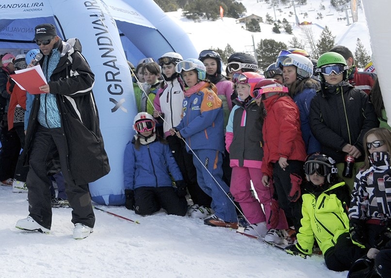 Educació manté l’anul·lació de l’esquí escolar per demà i torna a modificar els horaris del servei de transport escolar per l’avís per fort vent i nevades al nord del país