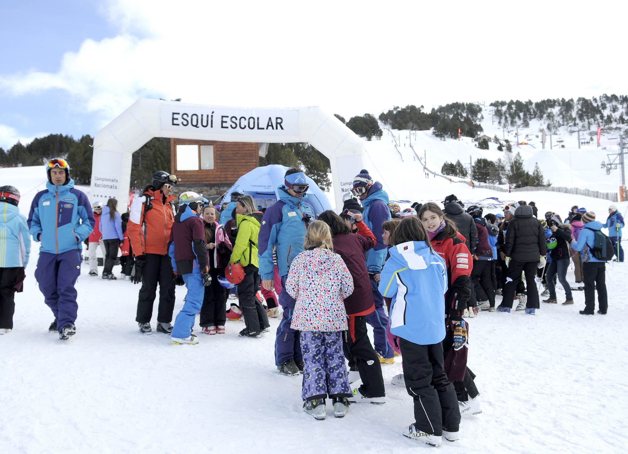 S’anul·la l’esquí escolar de demà i es modifiquen els horaris del transport escolar per la prealerta per fort vent i nevades abundants al nord del país