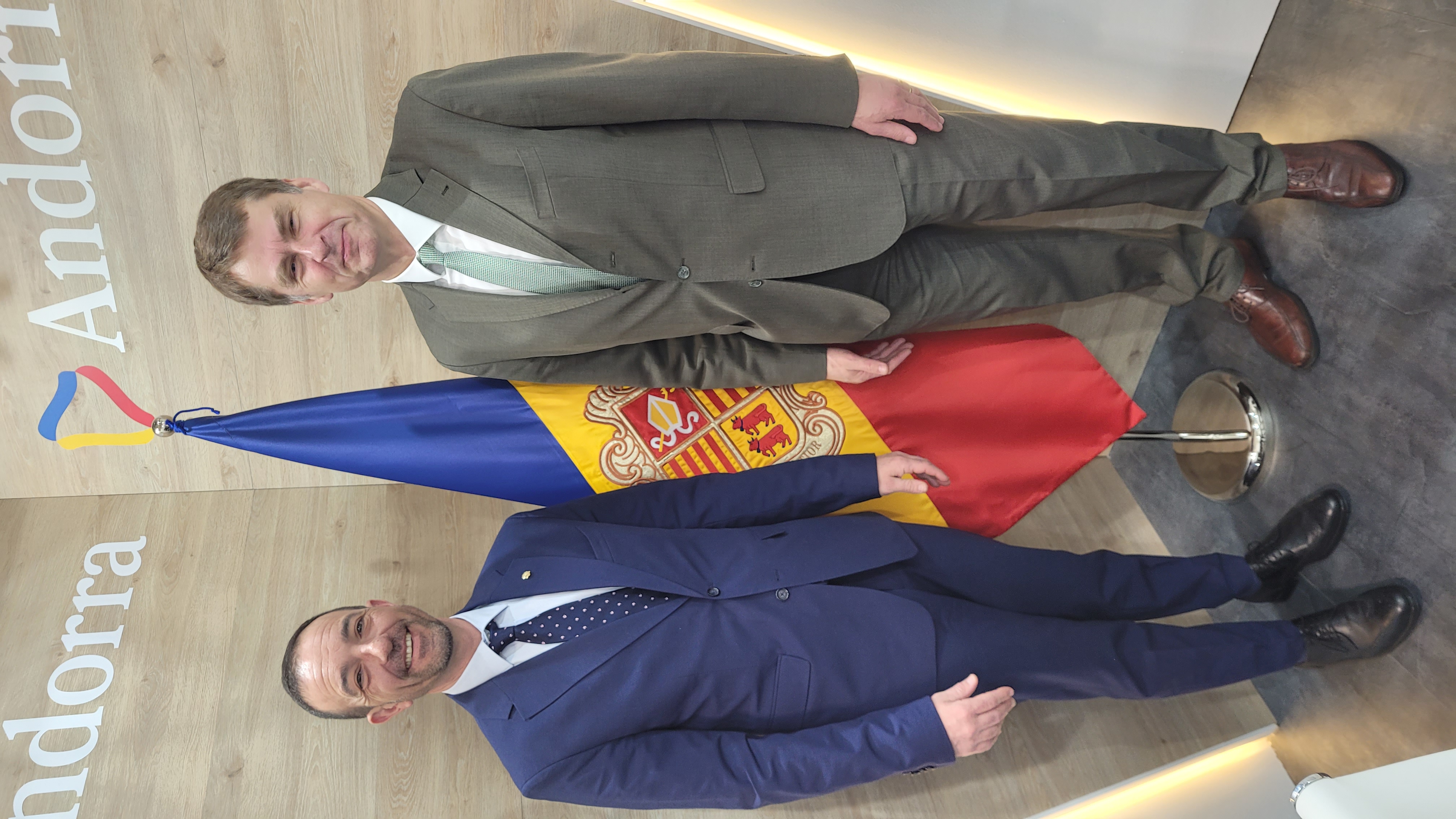 El ministre Jordi Torres i el conseller balear de Turisme, Cultura i Esports, Jaume Bauzá, celebren el bon funcionament del vol entre Andorra-La Seu d’Urgell i Palma