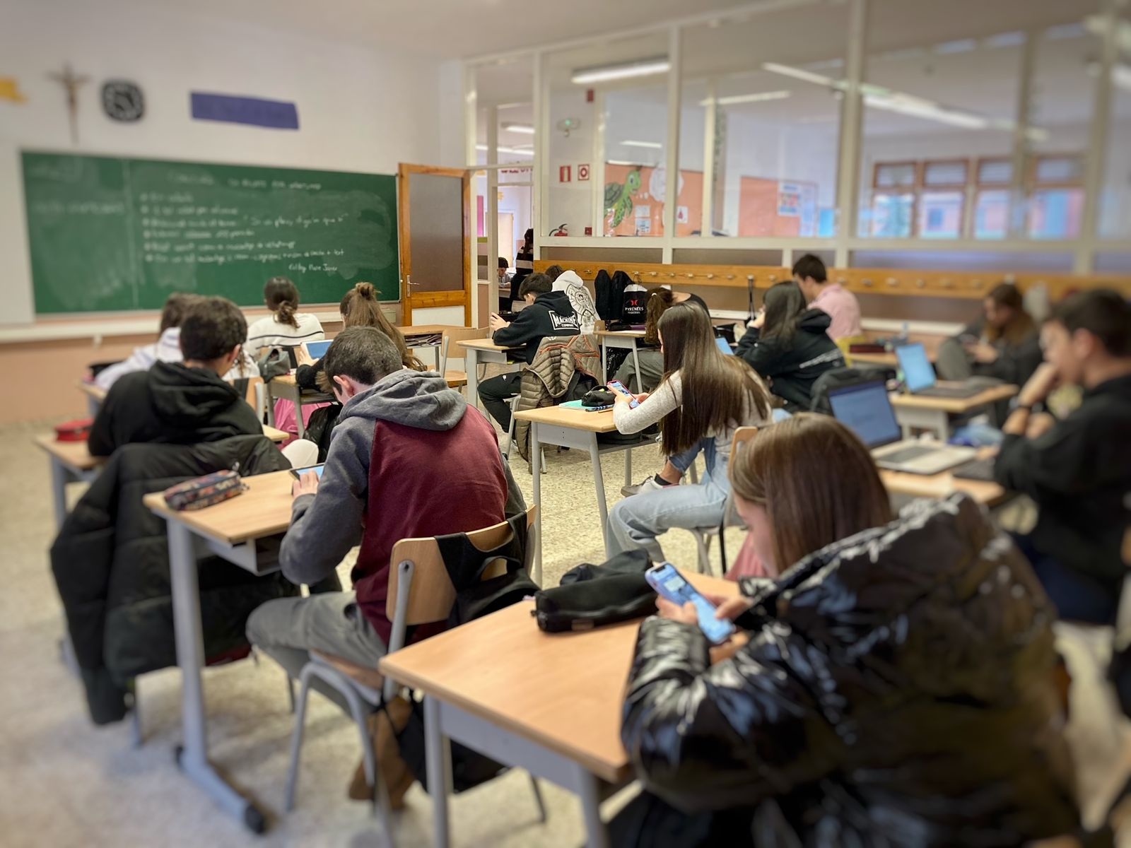 Disset centres educatius d’Andorra, l’Alt Pirineu i Aran participen en la 8a edició del concurs literari WhatsApp Relats