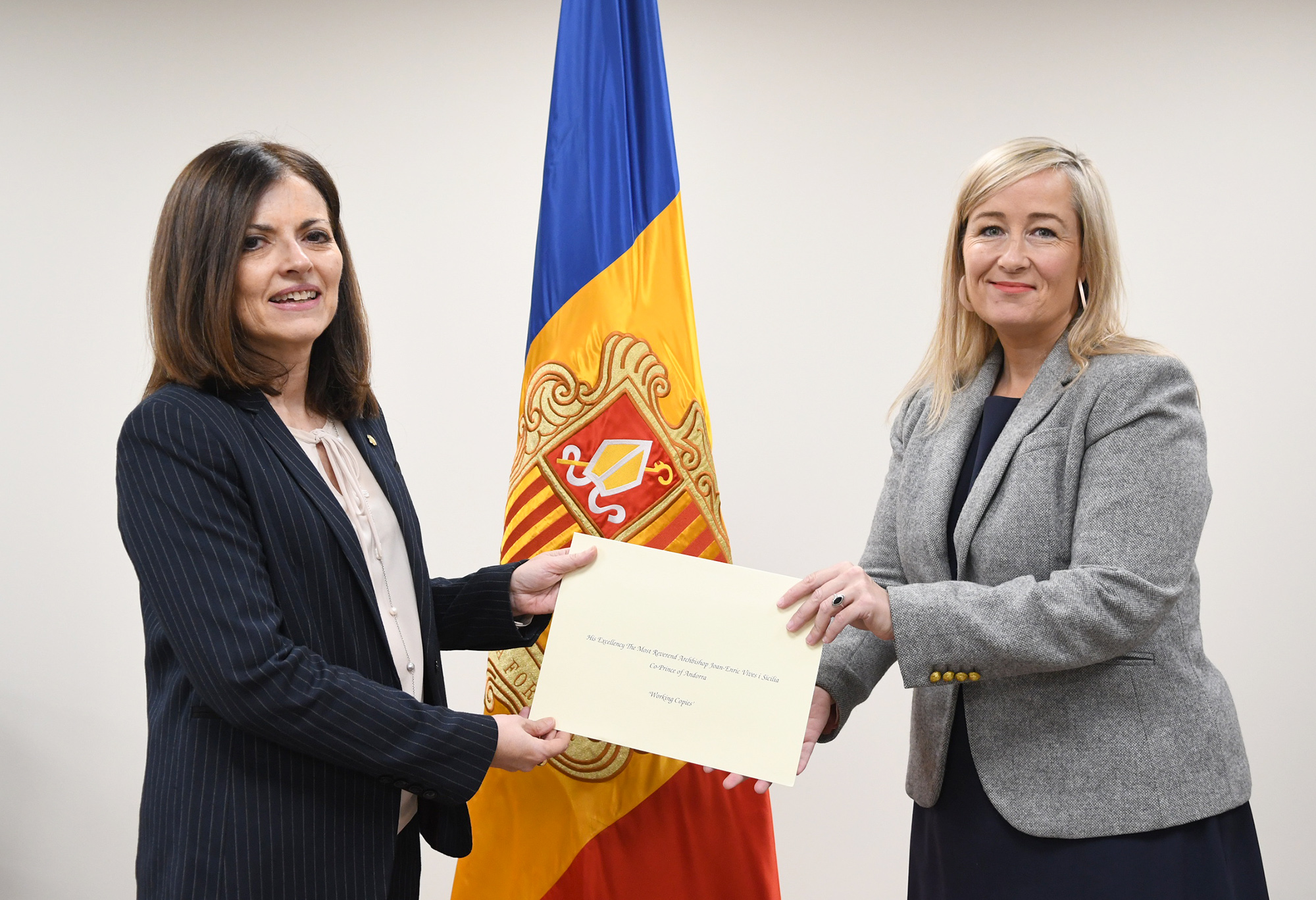 Ambaixadors de deu països presenten les cartes credencials i les còpies al copríncep episcopal i a la ministra d’Afers Exteriors