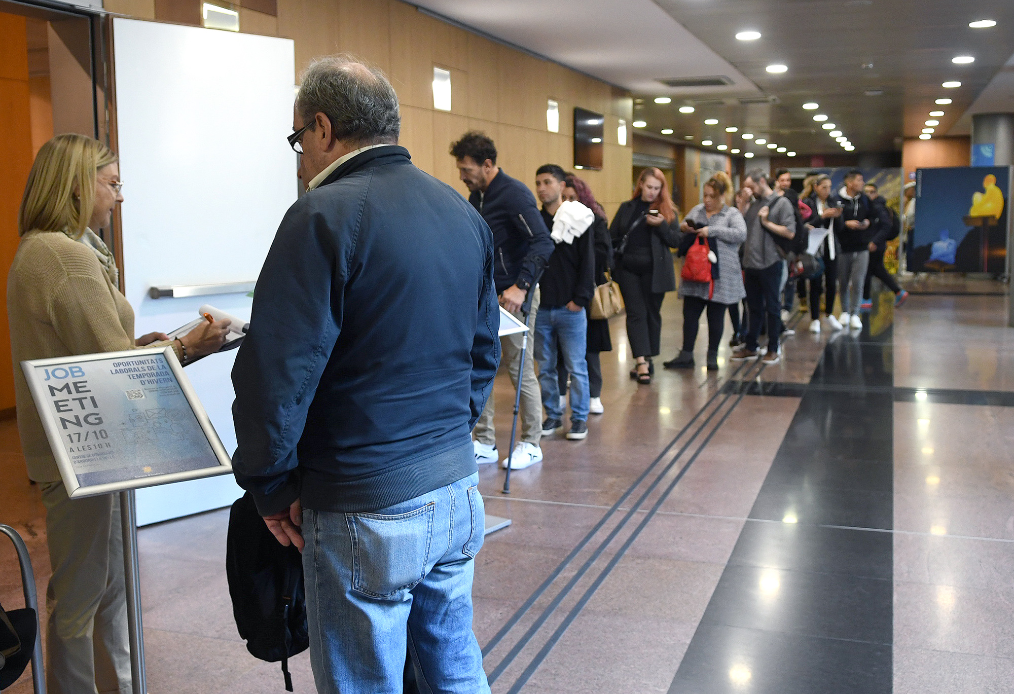 Unes 150 persones assisteixen a la trobada per posar en contacte treballadors i empreses de cara a la temporada d’hivern