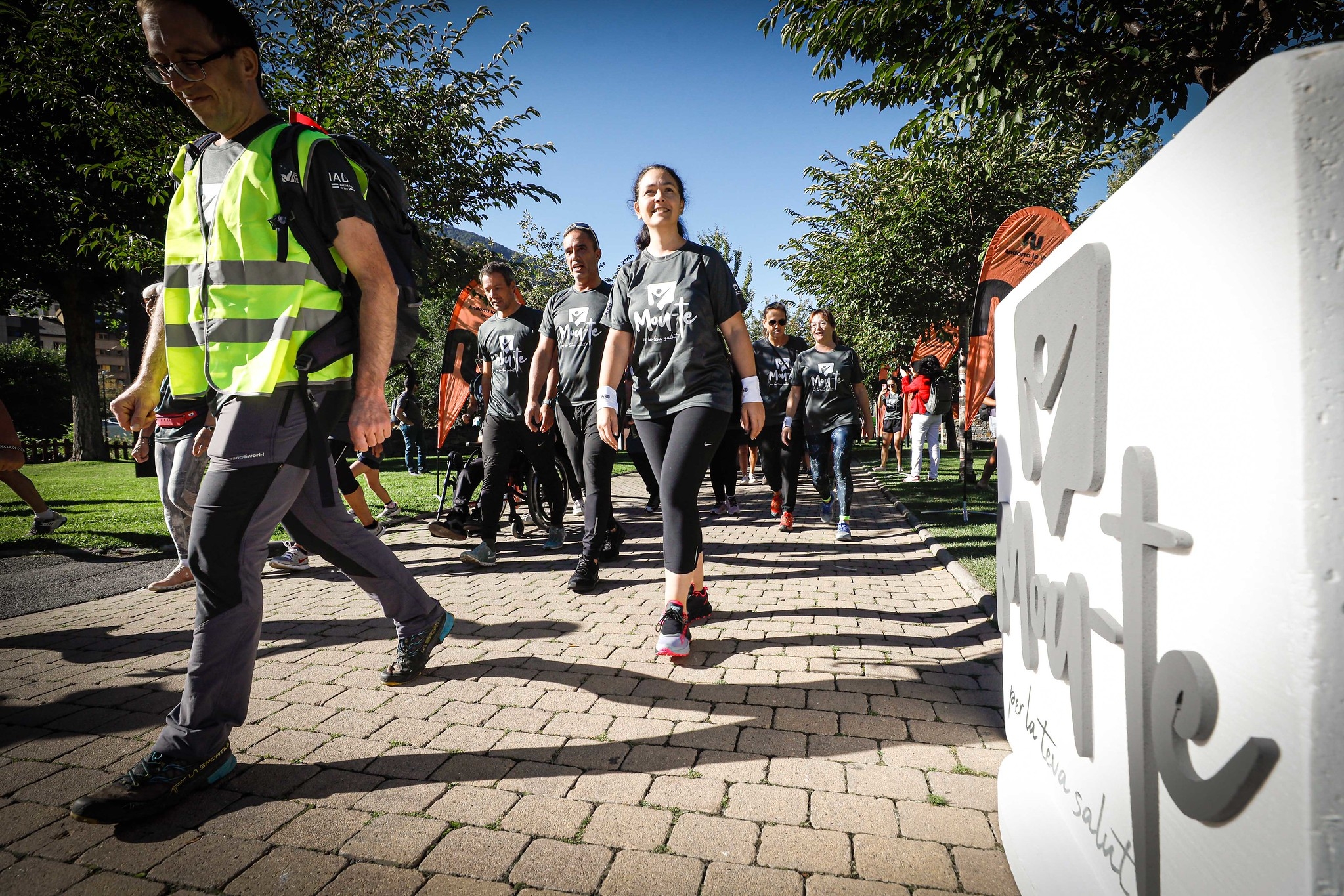 Unes 1500 persones participen en les marxes populars per la promoció de l’activitat física