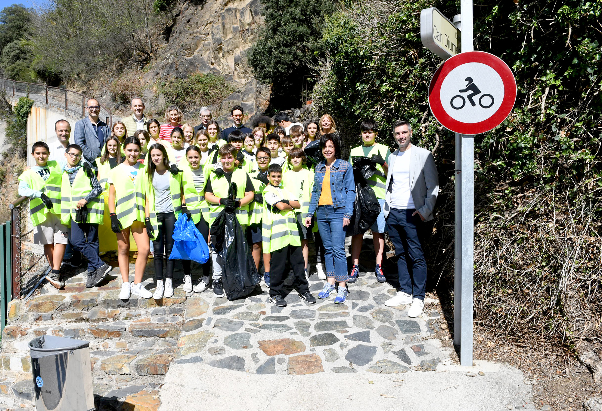 La novena edició de la campanya de recollida de residus a la natura aplega més de 1.450 alumnes