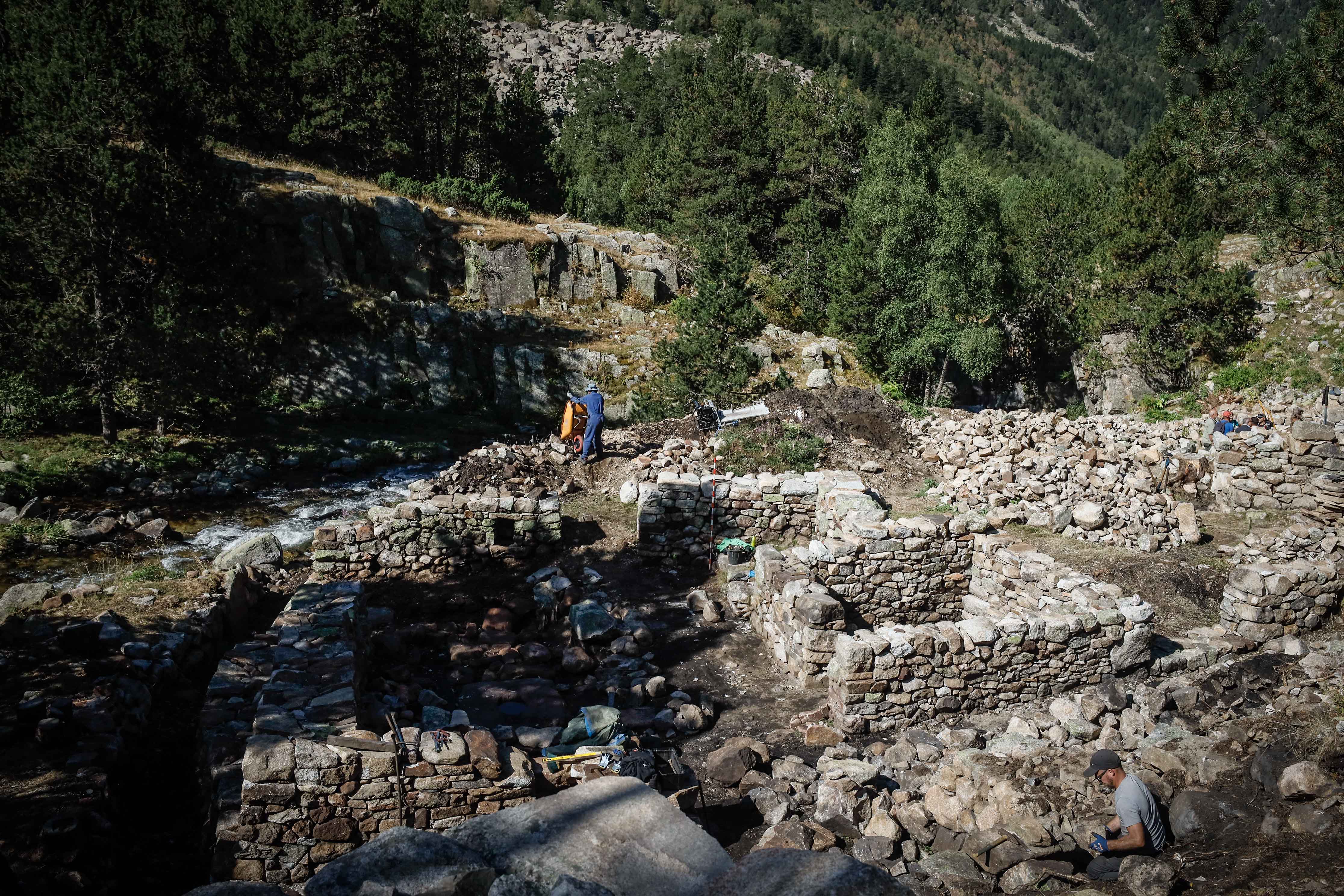 La tercera fase d’intervenció a la Farga del Madriu confirma que és un model representatiu de la transició de les fargues medievals