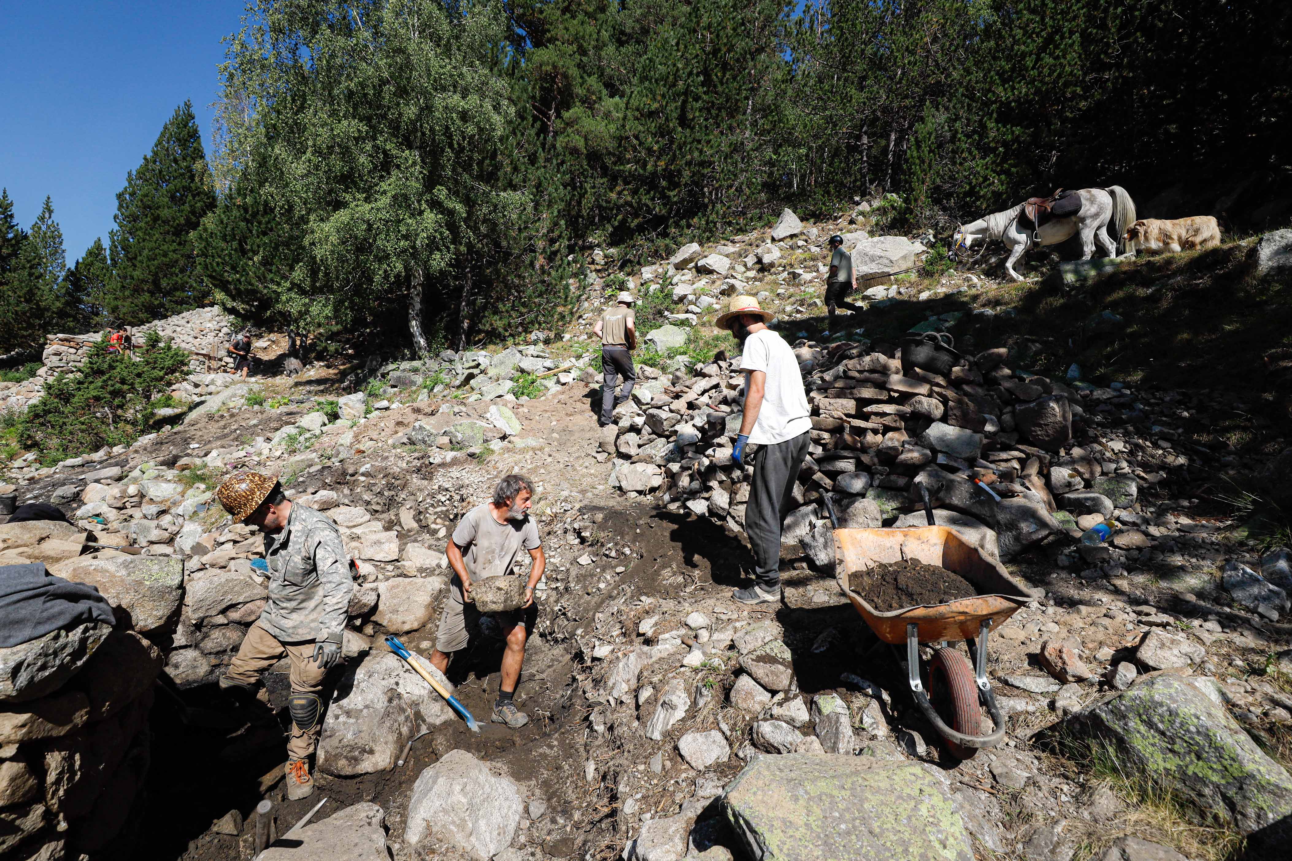 La tercera fase d’intervenció a la Farga del Madriu confirma que és un model representatiu de la transició de les fargues medievals